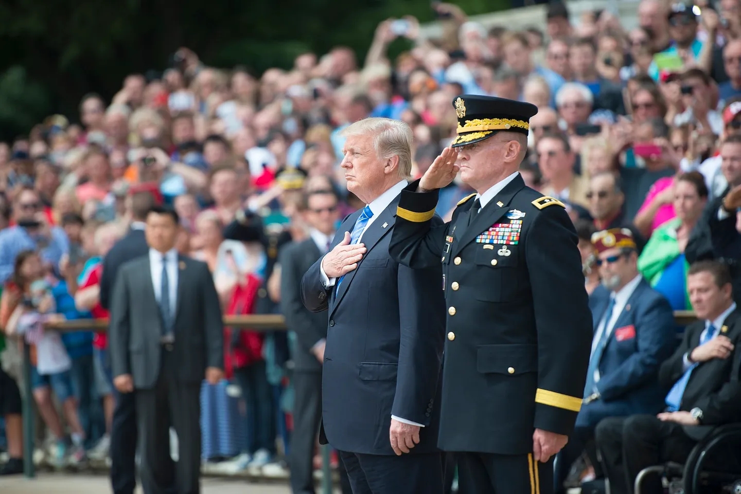 Mỹ sẽ diễu binh tr&ugrave;ng dịp sinh nhật Tổng thống Trump- Ảnh 1.
