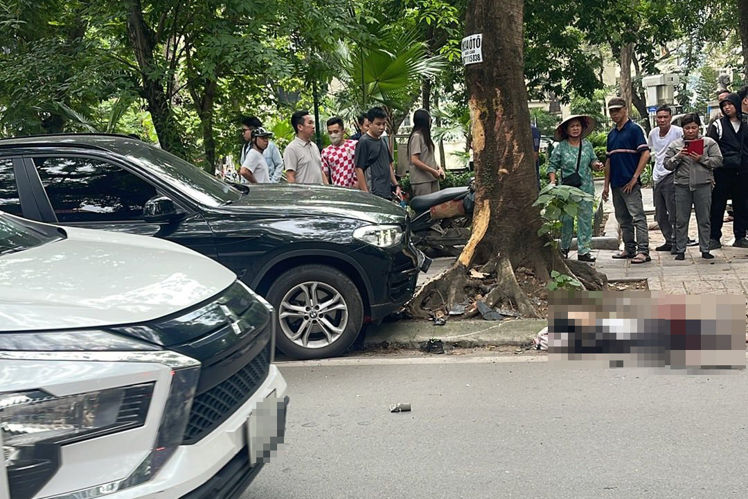 H&agrave; Nội: &Ocirc; t&ocirc; va chạm xe m&aacute;y tr&ecirc;n phố, nữ sinh bị đứt l&igrave;a một ch&acirc;n- Ảnh 2.