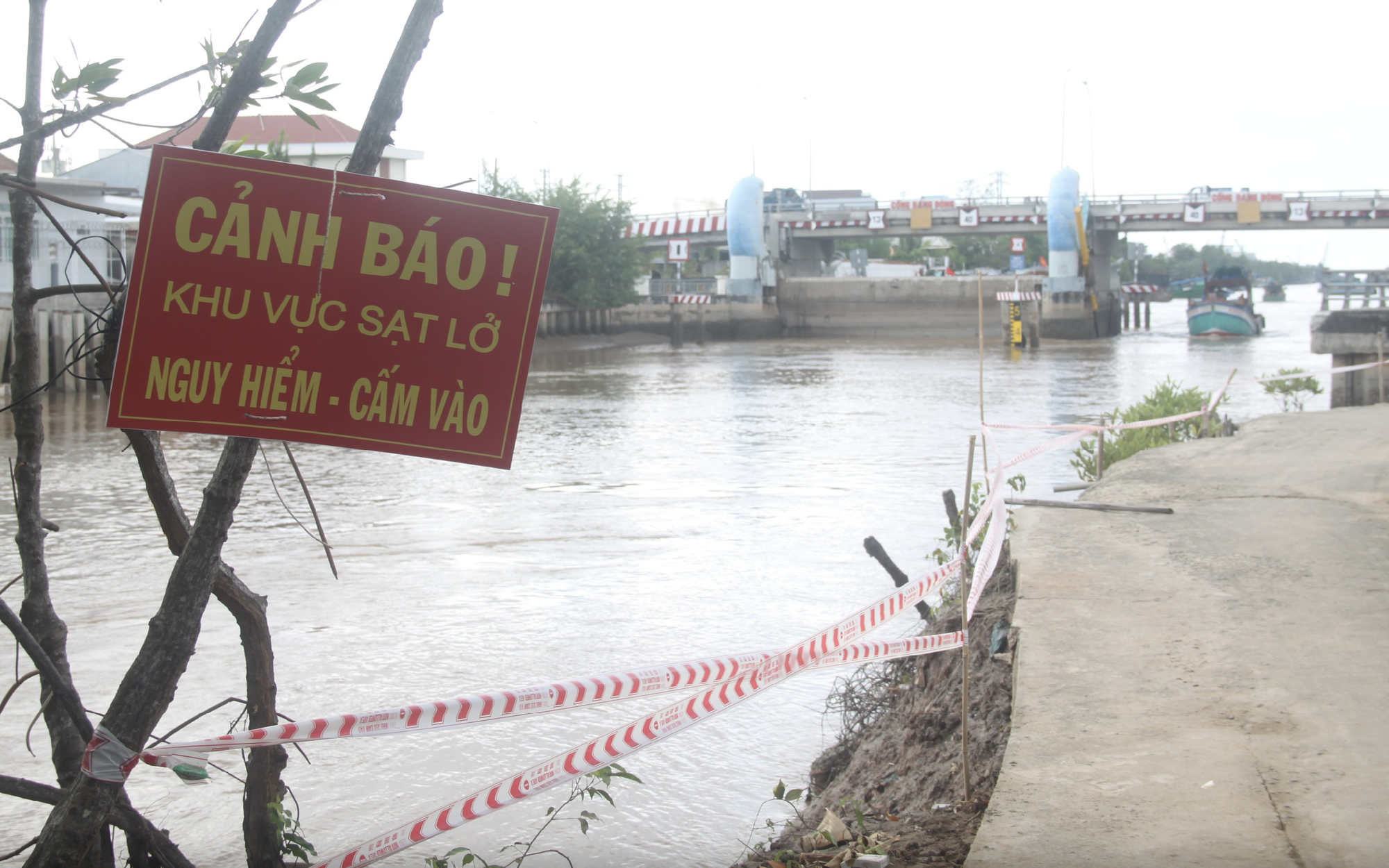 Nguyên nhân sụp lún bờ bao sông Sài Gòn- Ảnh 2. Bộ Xây dựng yêu cầu tập trung ứng phó nguy cơ mưa lớn, sạt lở đất