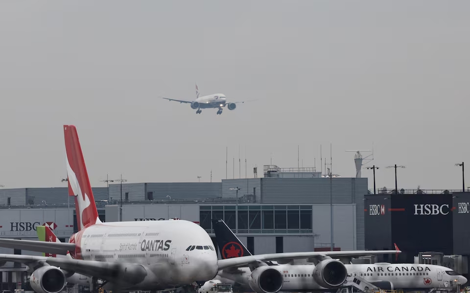 Xung đột thế giới leo thang khiến hàng không toàn cầu đối mặt khủng hoảng đường bay- Ảnh 2. “Những cơn gió ngược” cản trở tăng trưởng hàng không toàn cầu