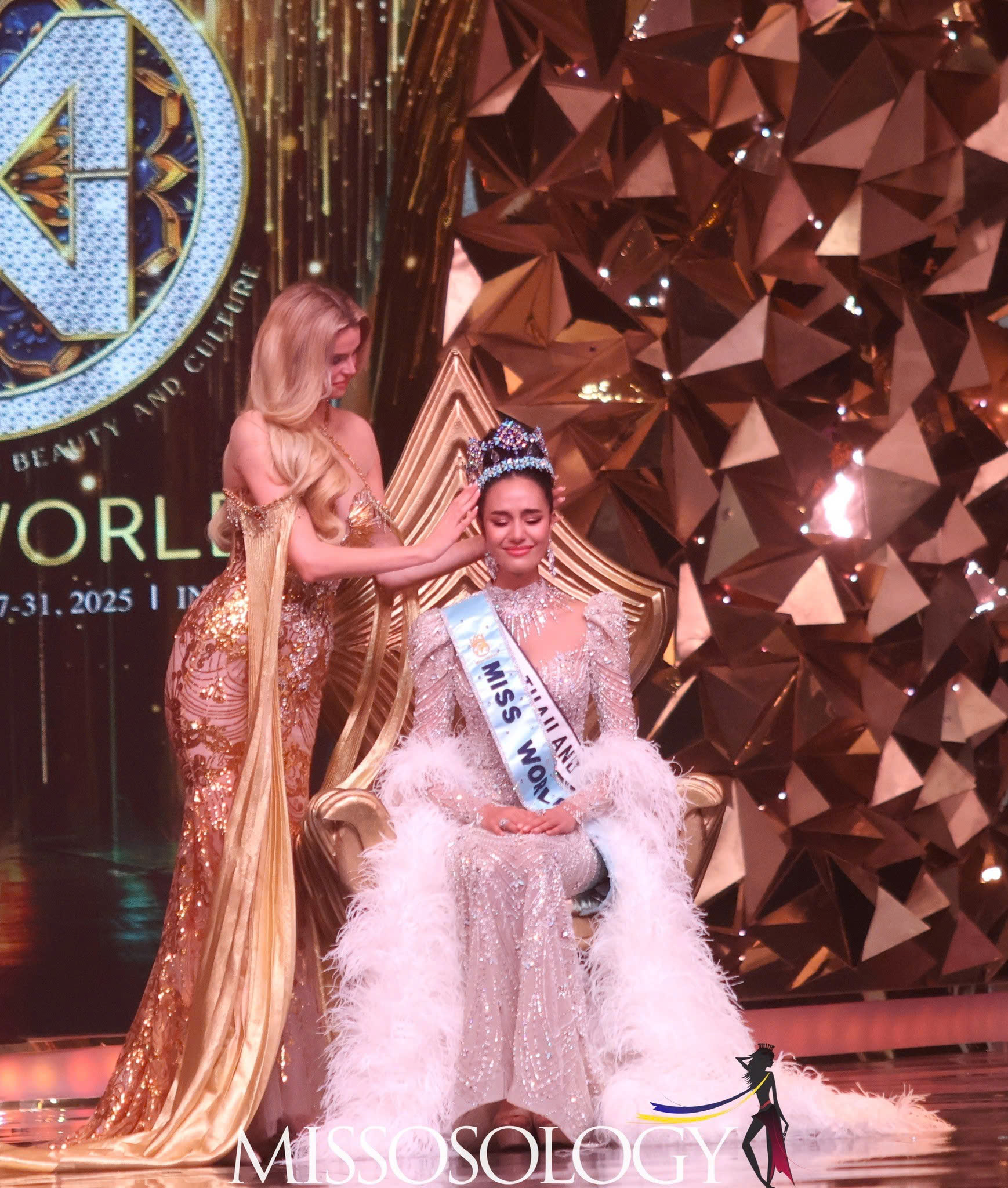 Đại diện Th&aacute;i Lan đăng quang Miss World 2025, mang vương miện về ch&acirc;u &Aacute;- Ảnh 2.