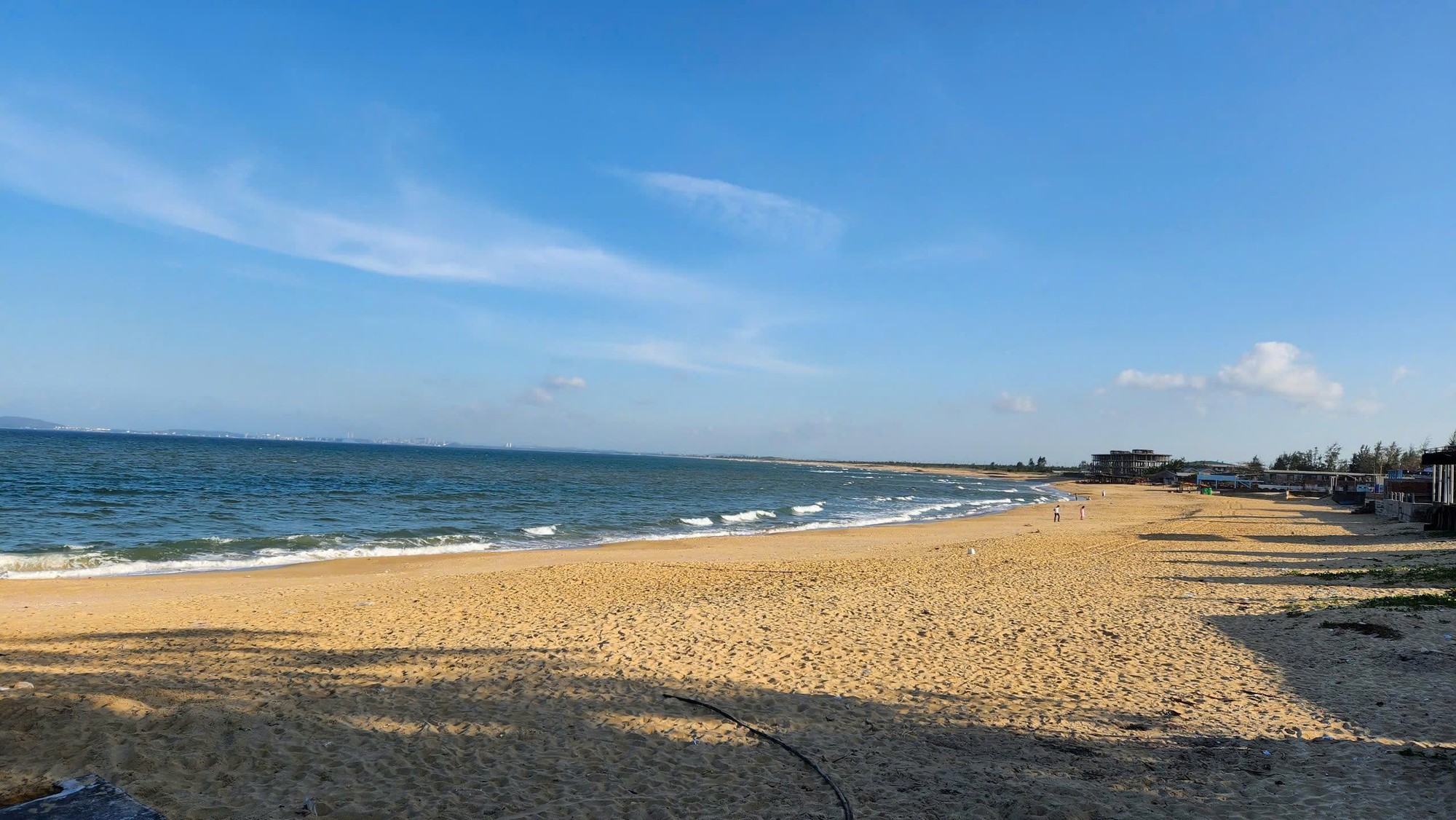 B&igrave;nh Định: Hỗ trợ gia đ&igrave;nh người đ&agrave;n &ocirc;ng tử nạn khi cứu 3 ch&aacute;u nhỏ đuối nước tr&ecirc;n biển- Ảnh 1.