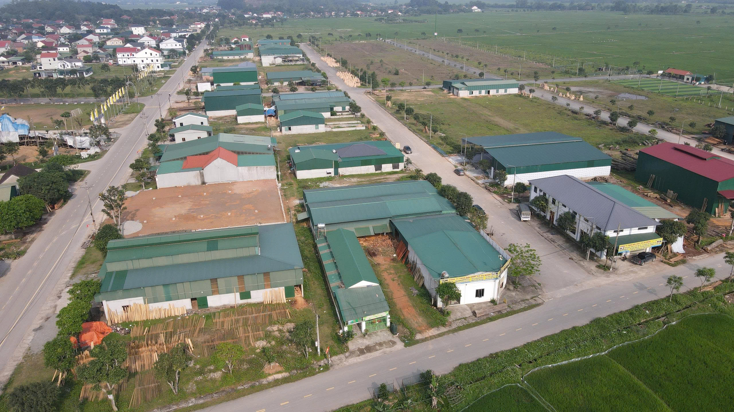 Dự án chậm tiến độ, hạ tầng thiếu đồng bộ, cụm công nghiệp Hà Tĩnh chật vật thu hút đầu tư- Ảnh 2. Dự án chậm tiến độ, hạ tầng thiếu đồng bộ, cụm công nghiệp Hà Tĩnh chật vật thu hút đầu tư- Ảnh 2.