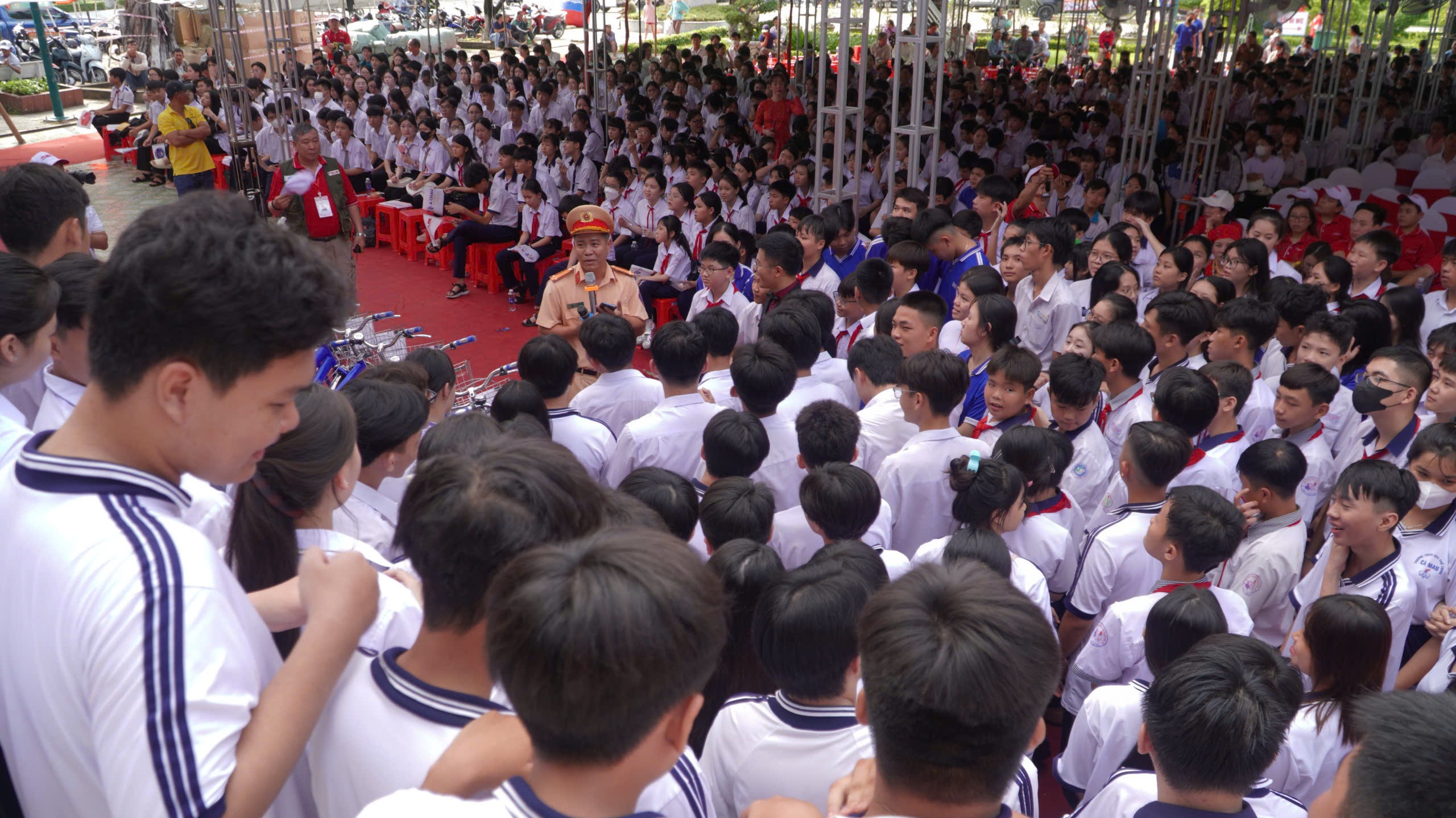 S&ocirc;i nổi hoạt động tuy&ecirc;n truyền ATGT học đường lần thứ III tại C&agrave; Mau- Ảnh 3.