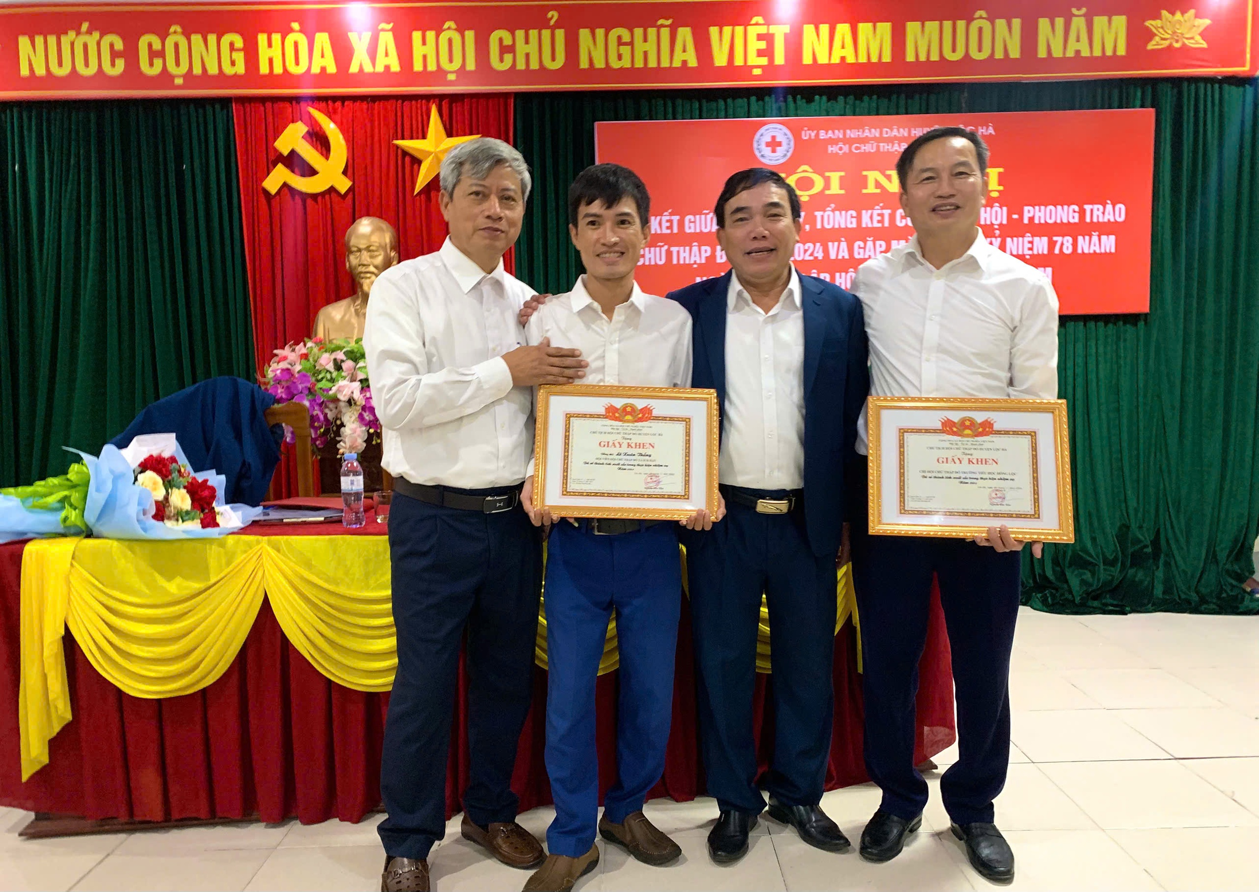 Hành trình vượt nghịch cảnh sau TNGT, thành thủ lĩnh thanh niên của chàng trai Hà Tĩnh - Ảnh 4. Hành trình vượt nghịch cảnh sau TNGT, thành thủ lĩnh thanh niên của chàng trai Hà Tĩnh - Ảnh 4.