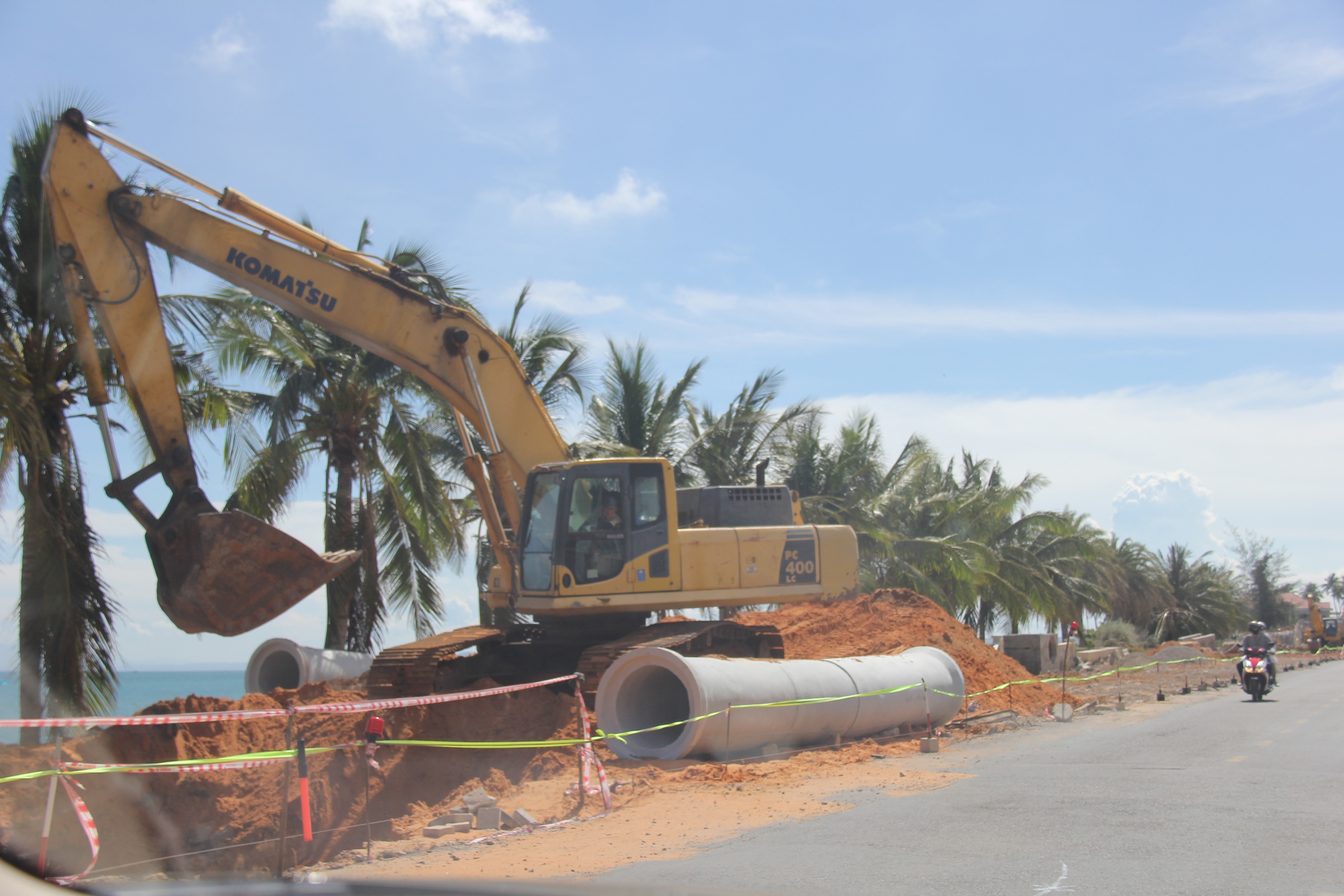Dự án sửa chữa, chống ngập đường ven biển Phan Thiết đang thi công ra sao?- Ảnh 5. Dự án sửa chữa, chống ngập đường ven biển Phan Thiết đang thi công ra sao?- Ảnh 5.