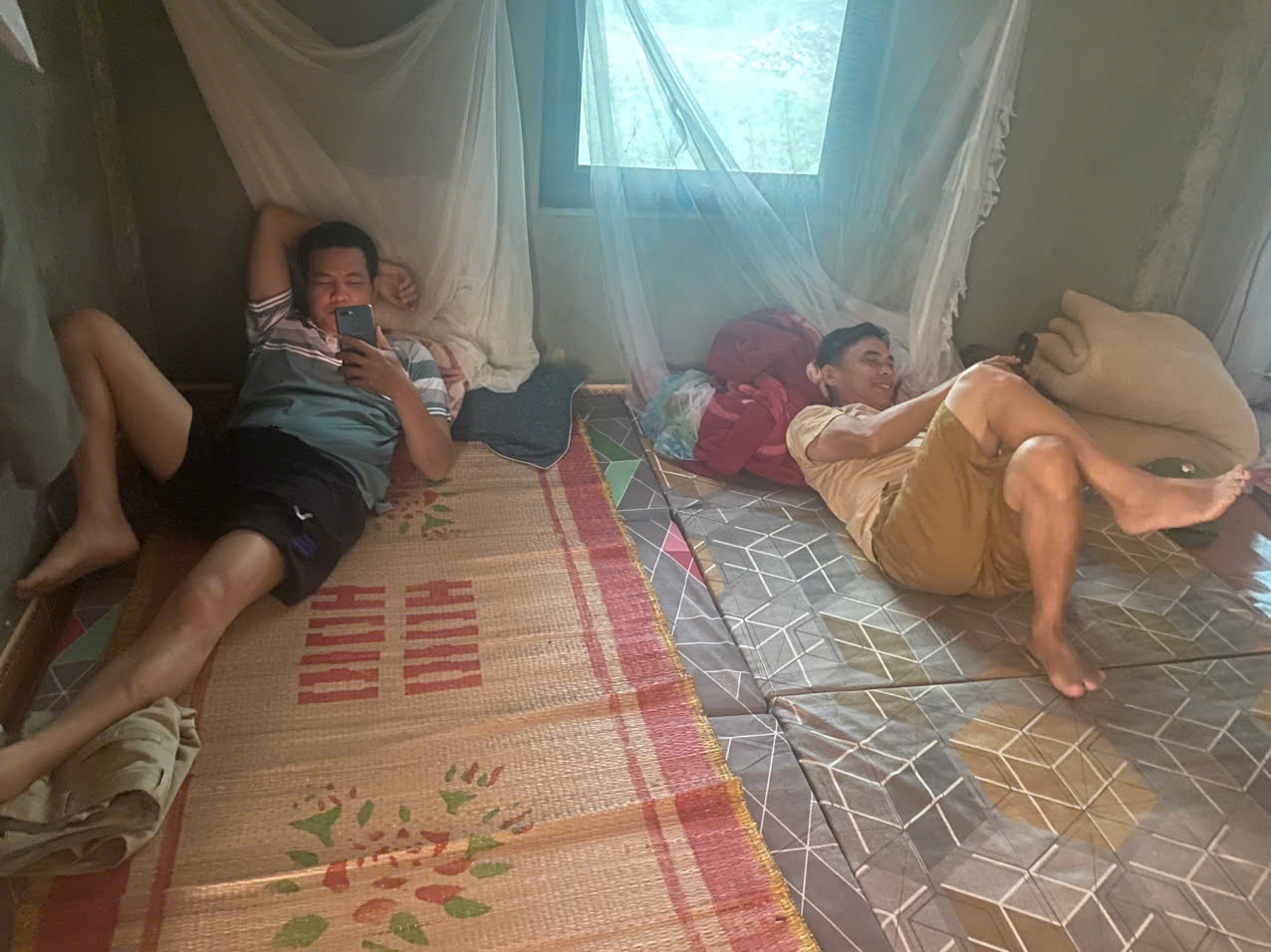 "Ăn n&uacute;i, ngủ rừng" mở đường nơi đại ng&agrave;n T&acirc;y Bắc- Ảnh 2.