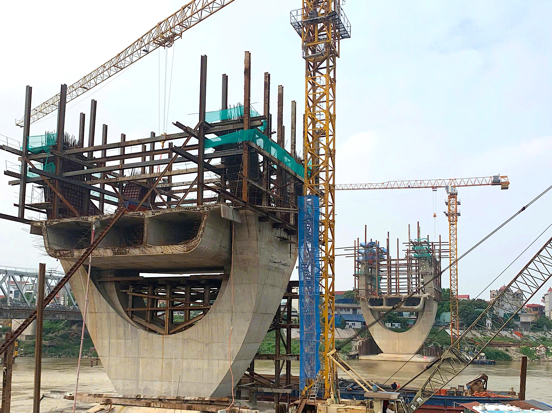 Vướng mặt bằng, dự &aacute;n cầu Đuống nguy cơ "vỡ" tiến độ- Ảnh 2.