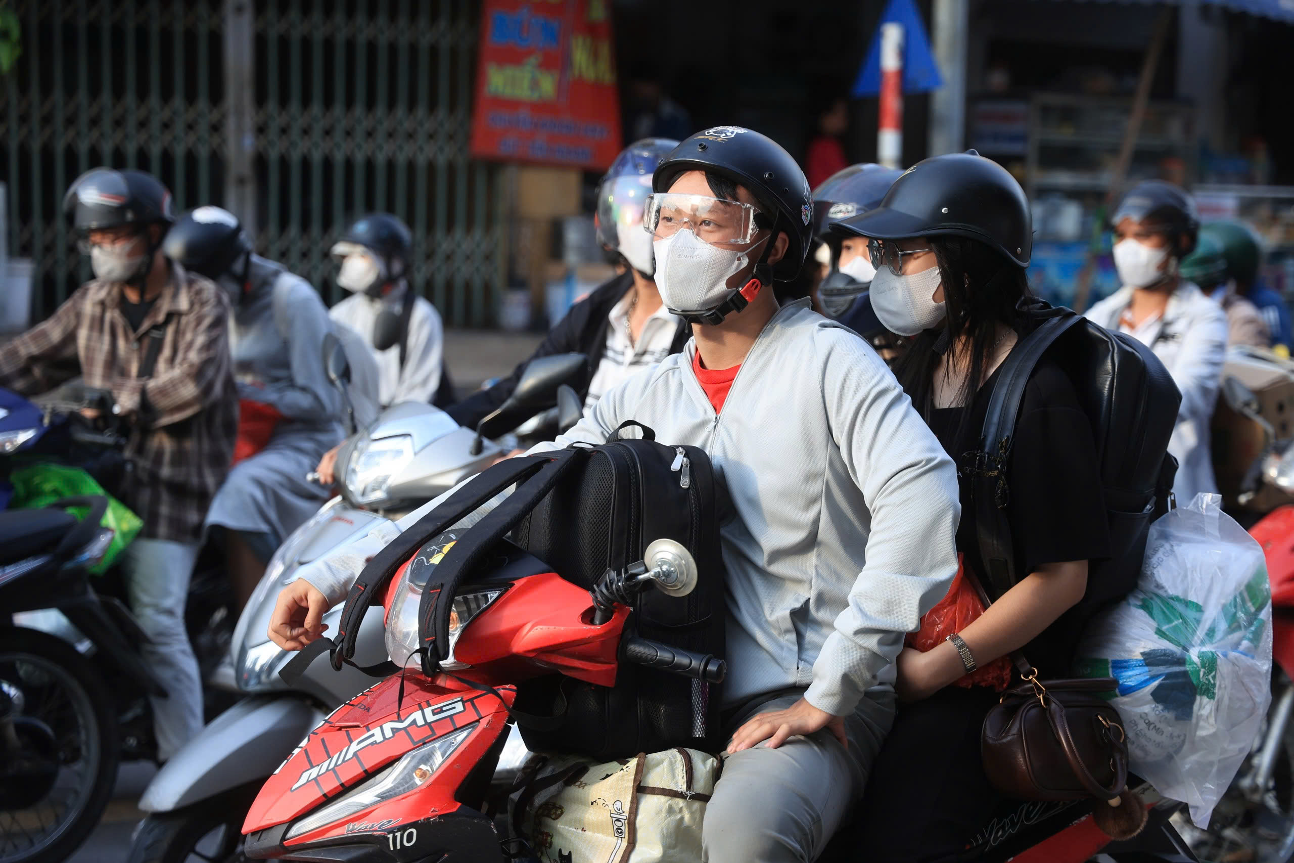 Cửa ngõ Thủ đô thông thoáng bất ngờ ngày cuối kỳ nghỉ lễ 30/4- Ảnh 10. Cửa ngõ Thủ đô thông thoáng bất ngờ ngày cuối kỳ nghỉ lễ 30/4- Ảnh 10.