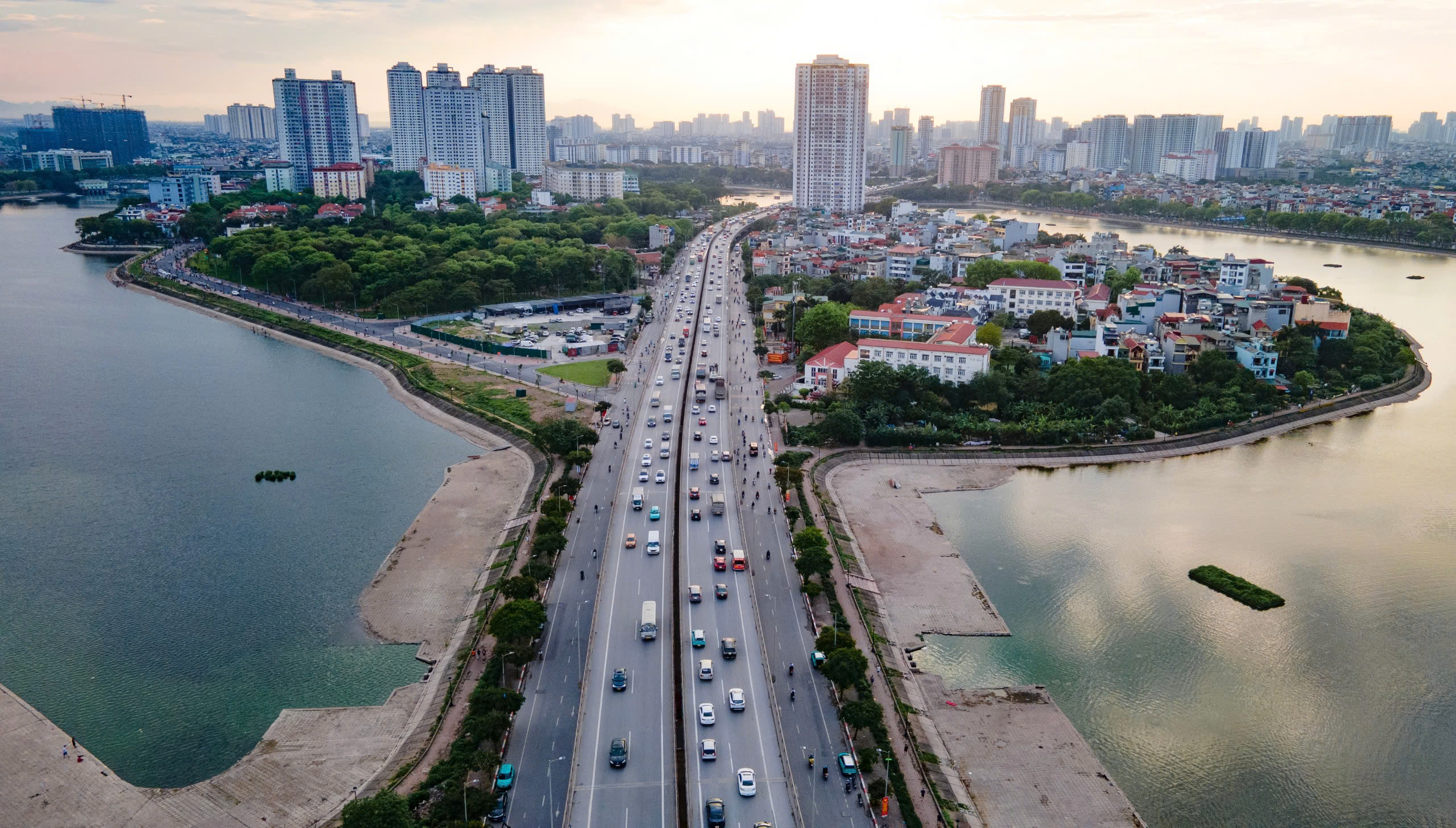 Cửa ngõ Thủ đô thông thoáng bất ngờ ngày cuối kỳ nghỉ lễ 30/4- Ảnh 3. Cửa ngõ Thủ đô thông thoáng bất ngờ ngày cuối kỳ nghỉ lễ 30/4- Ảnh 3.