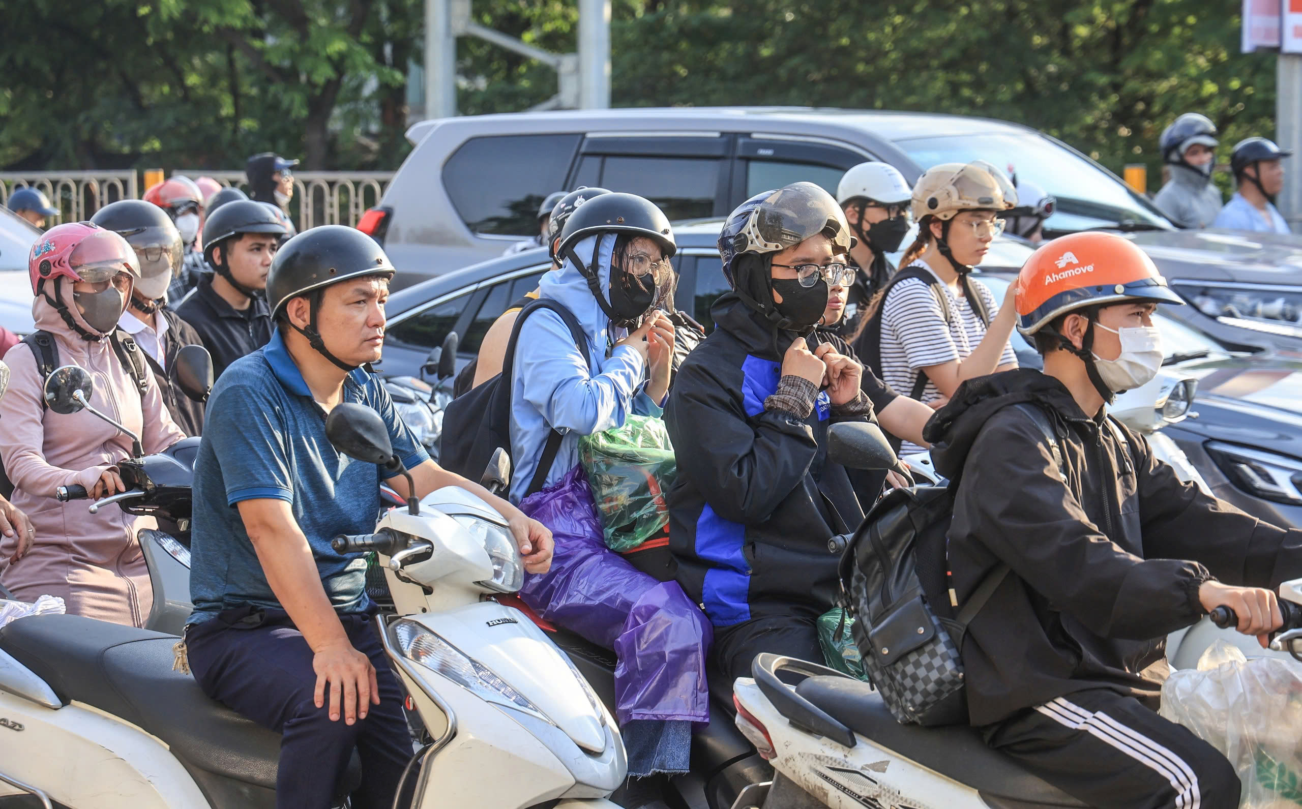 Cửa ngõ Thủ đô thông thoáng bất ngờ ngày cuối kỳ nghỉ lễ 30/4- Ảnh 9. Cửa ngõ Thủ đô thông thoáng bất ngờ ngày cuối kỳ nghỉ lễ 30/4- Ảnh 9.