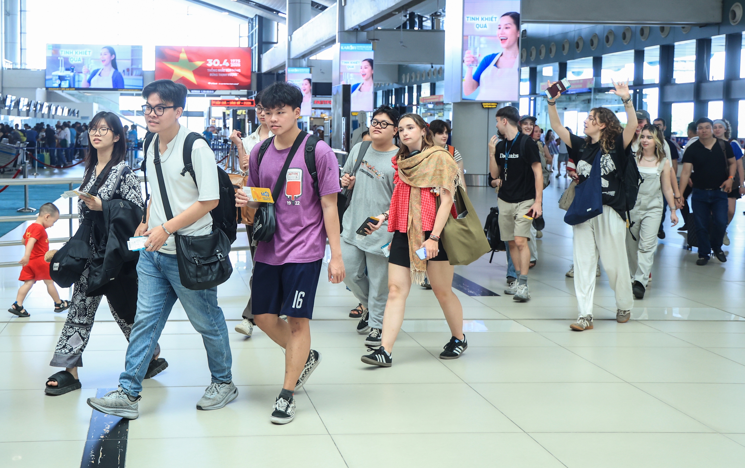 S&acirc;n bay Nội B&agrave;i nườm nượp kh&aacute;ch ng&agrave;y cuối nghỉ lễ 30/4- Ảnh 7.