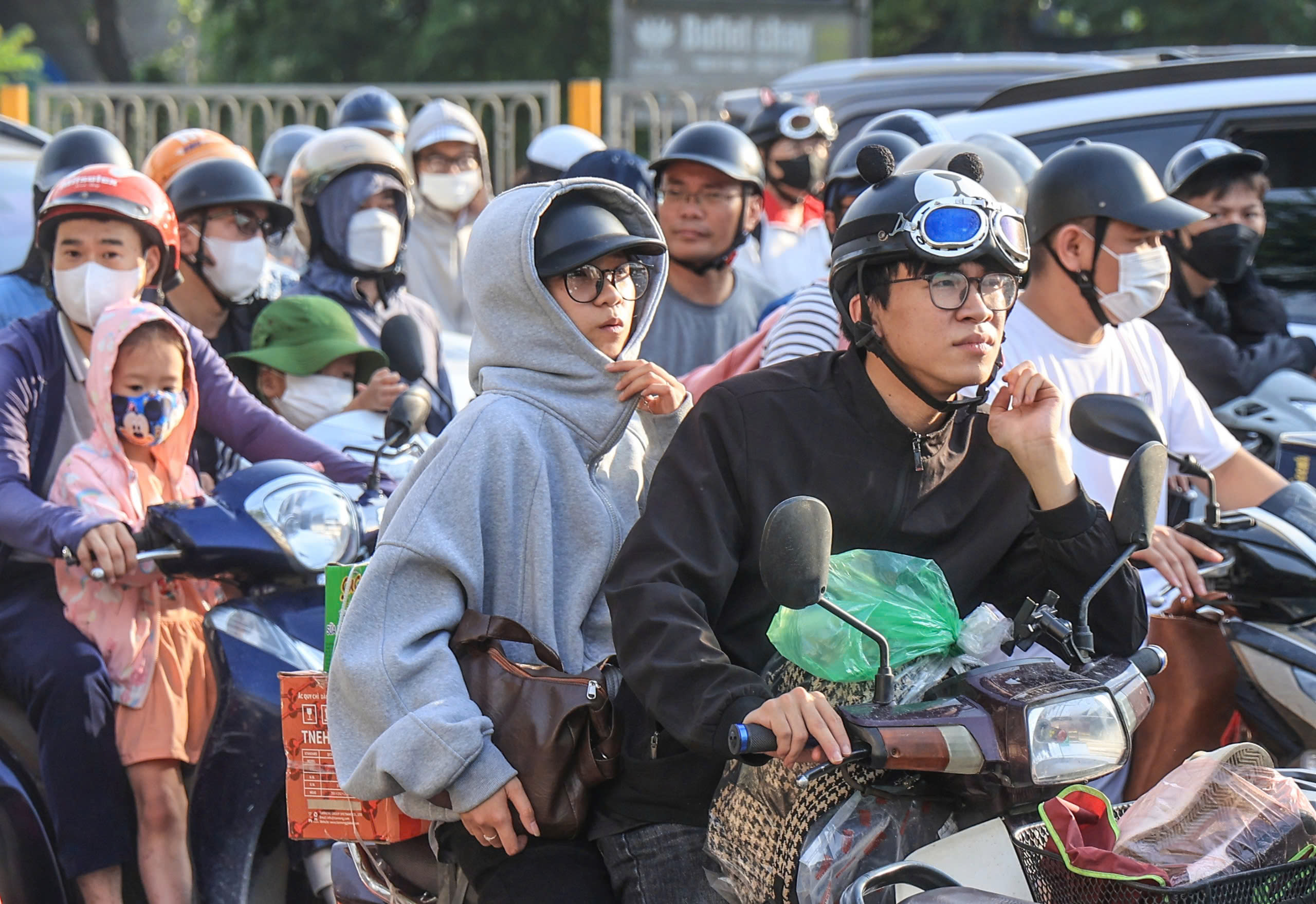 Cửa ngõ Thủ đô thông thoáng bất ngờ ngày cuối kỳ nghỉ lễ 30/4- Ảnh 8. Cửa ngõ Thủ đô thông thoáng bất ngờ ngày cuối kỳ nghỉ lễ 30/4- Ảnh 8.