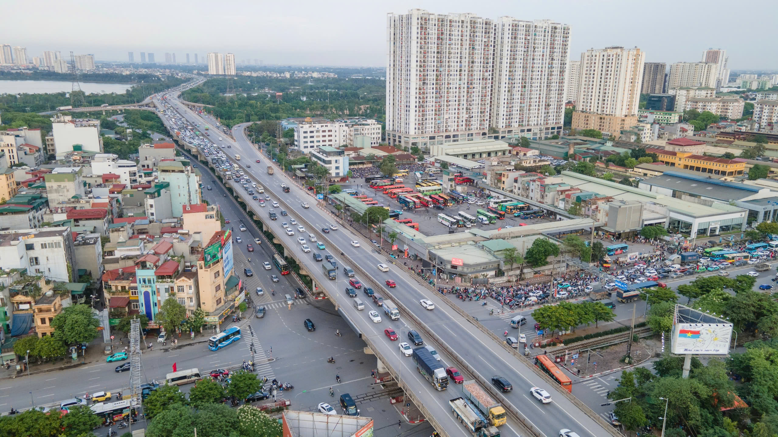 Cửa ngõ Thủ đô thông thoáng bất ngờ ngày cuối kỳ nghỉ lễ 30/4- Ảnh 2. Cửa ngõ Thủ đô thông thoáng bất ngờ ngày cuối kỳ nghỉ lễ 30/4- Ảnh 2.