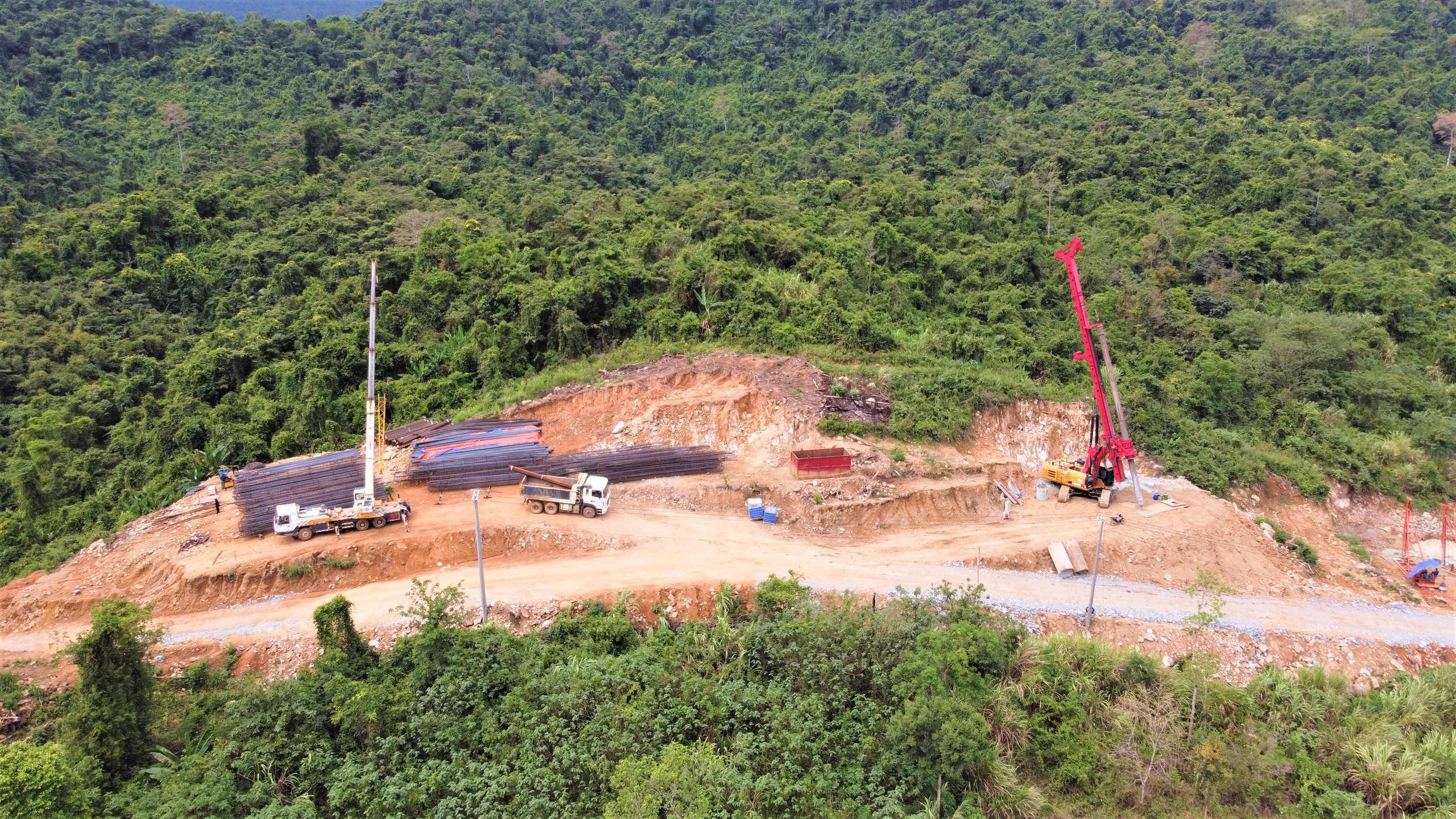 Thi c&ocirc;ng xuy&ecirc;n rừng, xuy&ecirc;n lễ tr&ecirc;n cao tốc Kh&aacute;nh H&ograve;a - Bu&ocirc;n Ma Thuột- Ảnh 7.