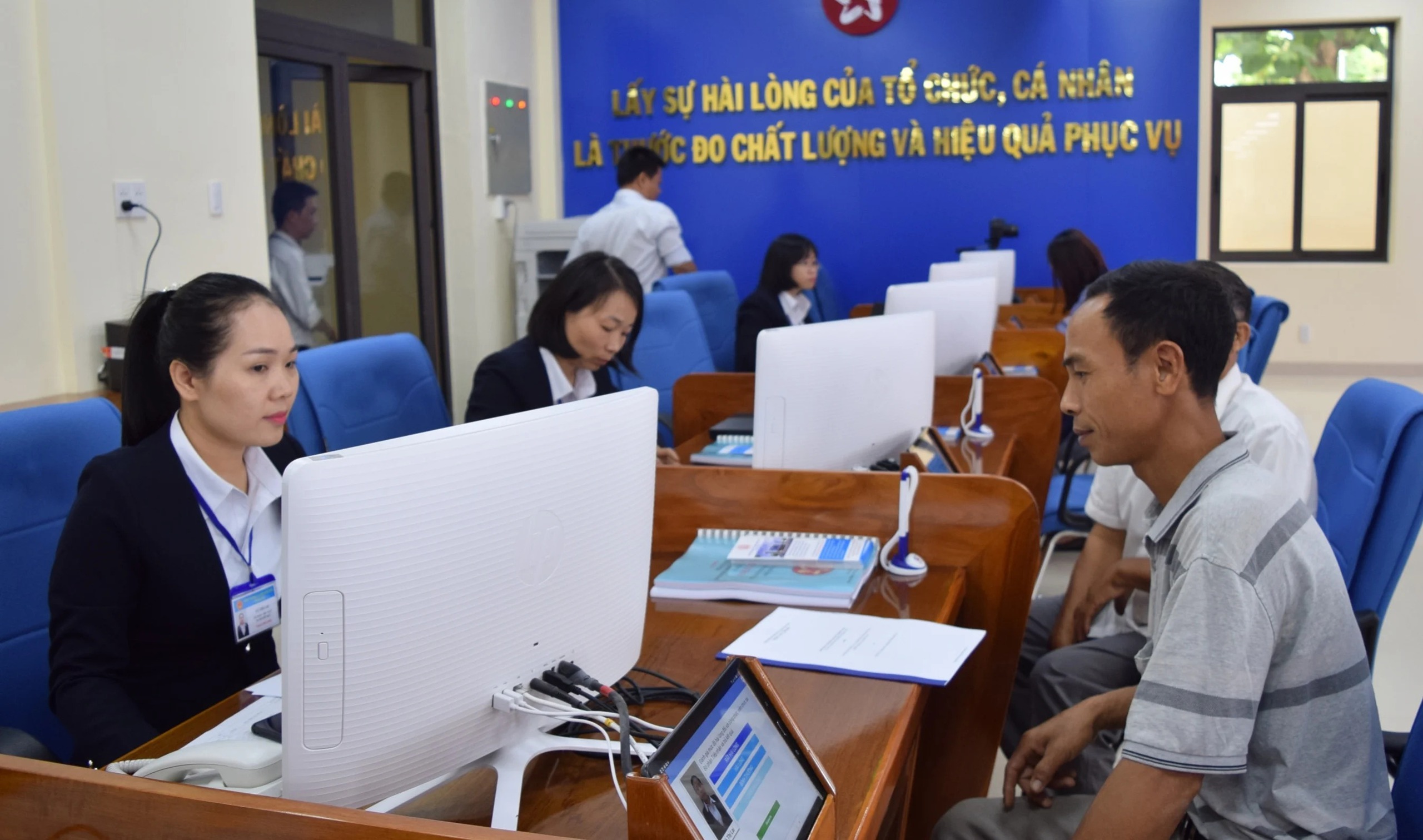 Thủ tướng: Đơn giản h&oacute;a thủ tục, b&atilde;i bỏ &iacute;t nhất 30% điều kiện đầu tư kinh doanh- Ảnh 1.