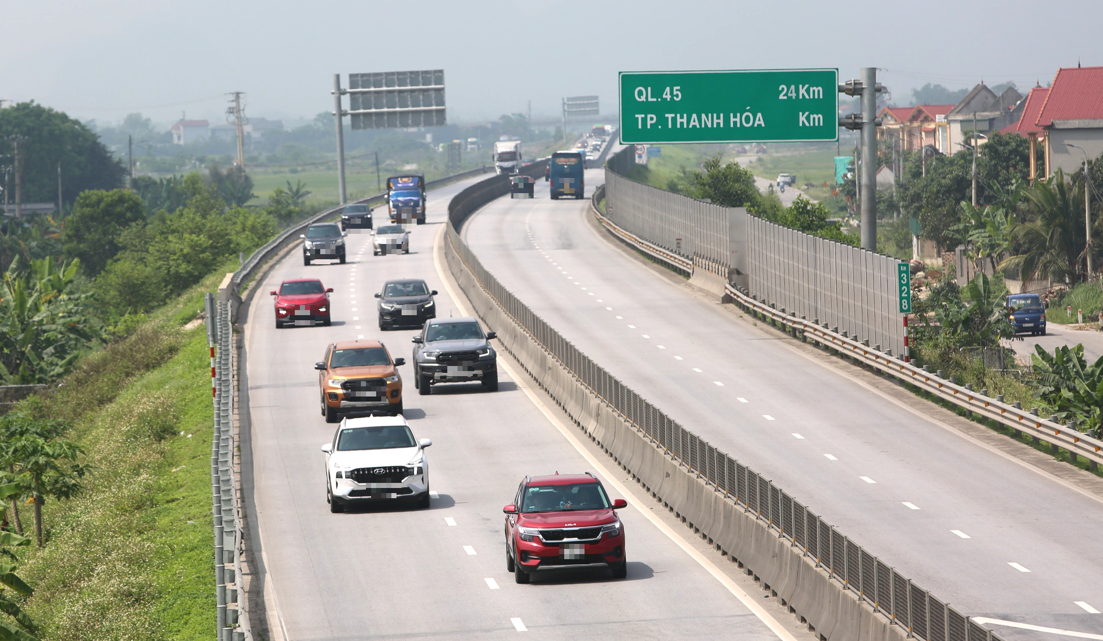 Cao tốc, quốc lộ qua Thanh H&oacute;a đ&ocirc;ng đ&uacute;c ng&agrave;y cuối kỳ nghỉ lễ- Ảnh 2.