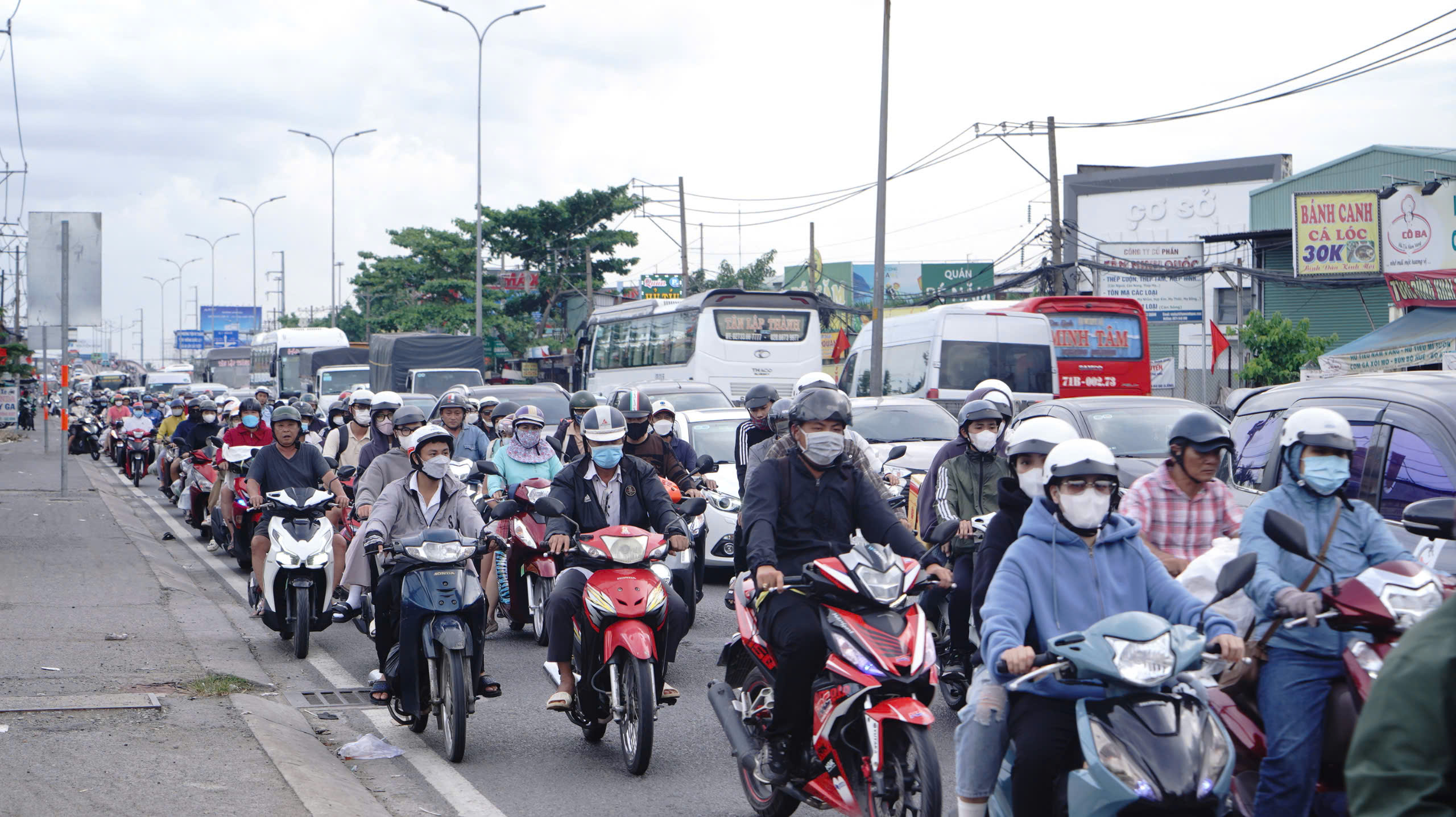 Đường sá TP.HCM thông thoáng bất ngờ trong ngày nghỉ lễ cuối cùng- Ảnh 2. Đường sá TP.HCM thông thoáng bất ngờ trong ngày nghỉ lễ cuối cùng- Ảnh 2.