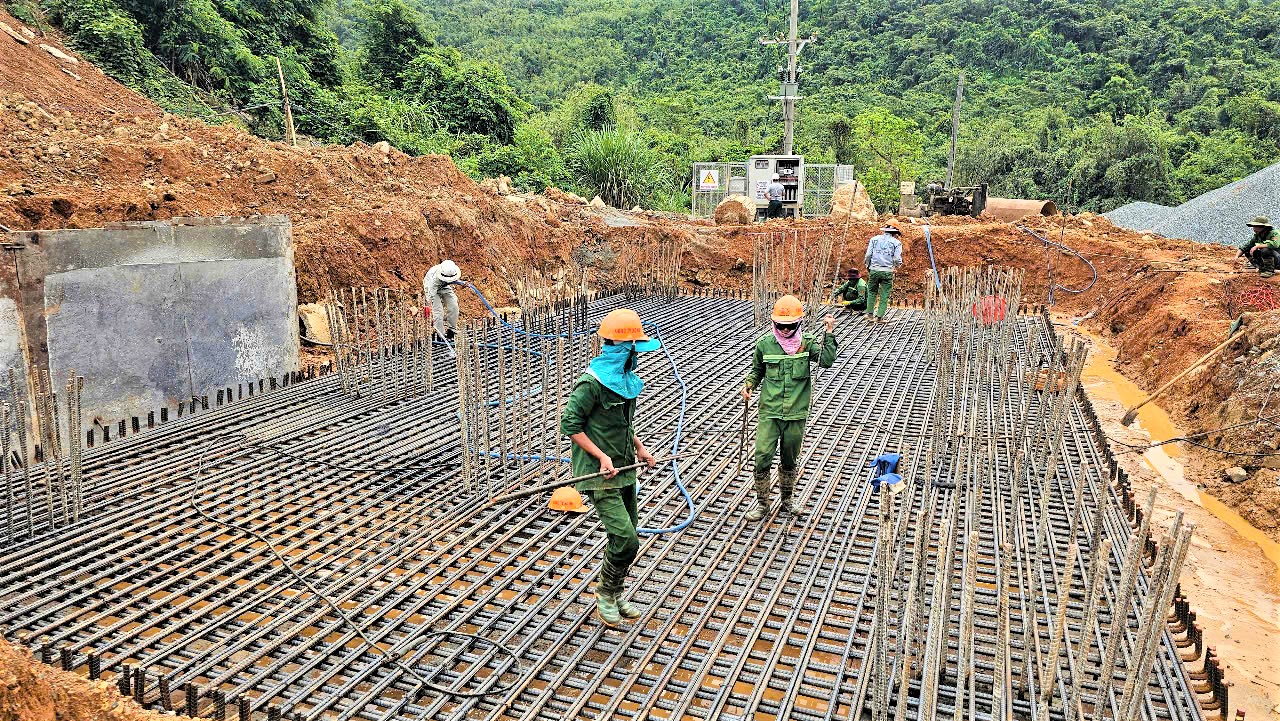 Thi c&ocirc;ng xuy&ecirc;n rừng, xuy&ecirc;n lễ tr&ecirc;n cao tốc Kh&aacute;nh H&ograve;a - Bu&ocirc;n Ma Thuột- Ảnh 3.