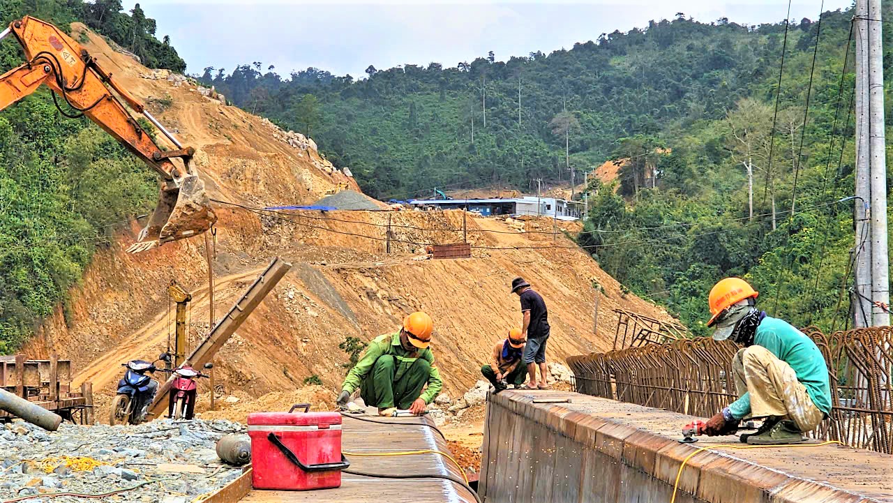 Thi c&ocirc;ng xuy&ecirc;n rừng, xuy&ecirc;n lễ tr&ecirc;n cao tốc Kh&aacute;nh H&ograve;a - Bu&ocirc;n Ma Thuột- Ảnh 6.
