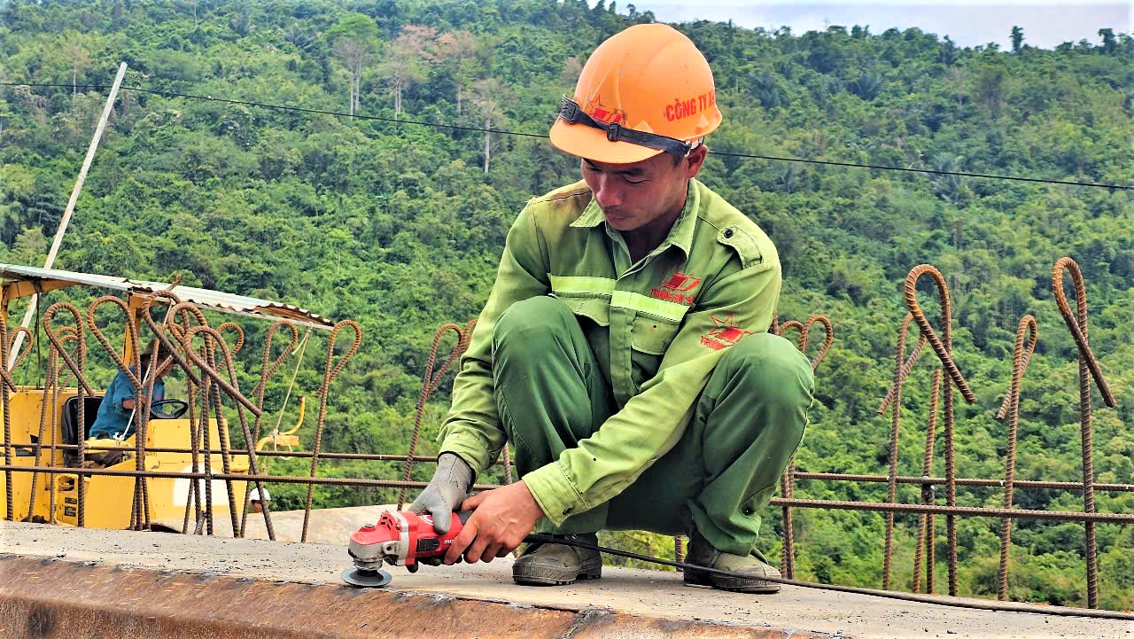 Thi c&ocirc;ng xuy&ecirc;n rừng, xuy&ecirc;n lễ tr&ecirc;n cao tốc Kh&aacute;nh H&ograve;a - Bu&ocirc;n Ma Thuột- Ảnh 2.