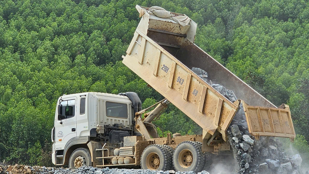 Thi c&ocirc;ng xuy&ecirc;n rừng, xuy&ecirc;n lễ tr&ecirc;n cao tốc Kh&aacute;nh H&ograve;a - Bu&ocirc;n Ma Thuột- Ảnh 15.
