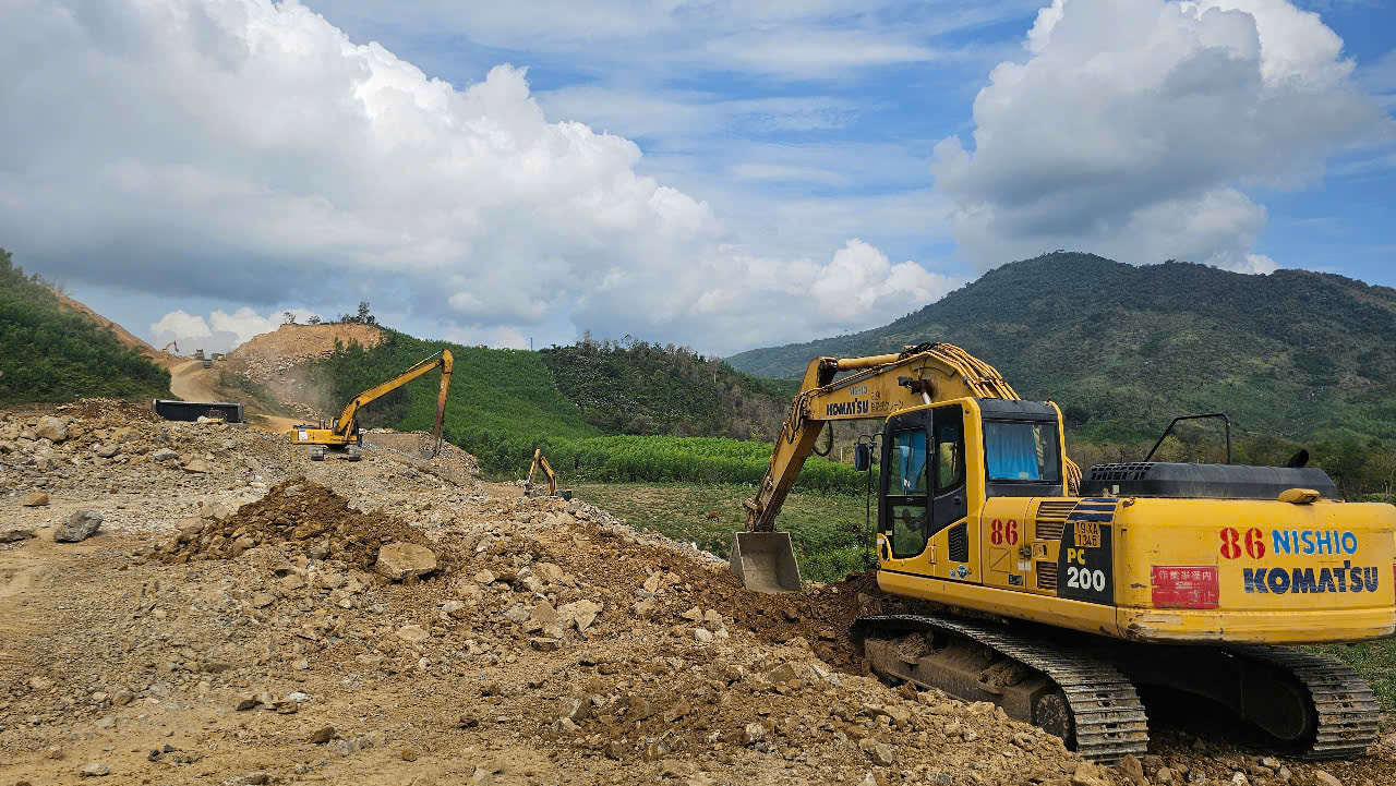 Thi c&ocirc;ng xuy&ecirc;n rừng, xuy&ecirc;n lễ tr&ecirc;n cao tốc Kh&aacute;nh H&ograve;a - Bu&ocirc;n Ma Thuột- Ảnh 16.
