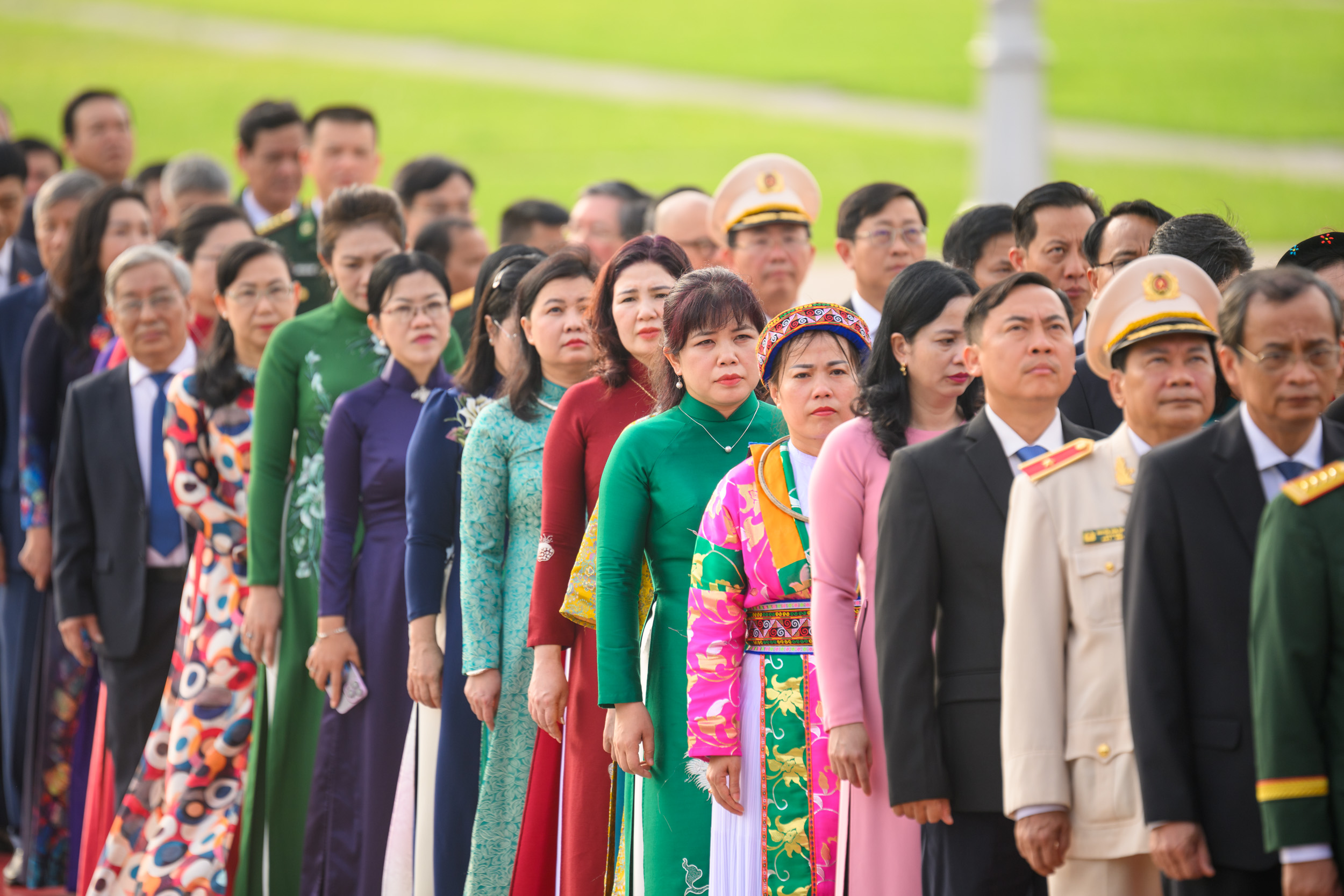 L&atilde;nh đạo Đảng, Nh&agrave; nước v&agrave; đại biểu Quốc hội v&agrave;o Lăng viếng Chủ tịch Hồ Ch&iacute; Minh- Ảnh 5.