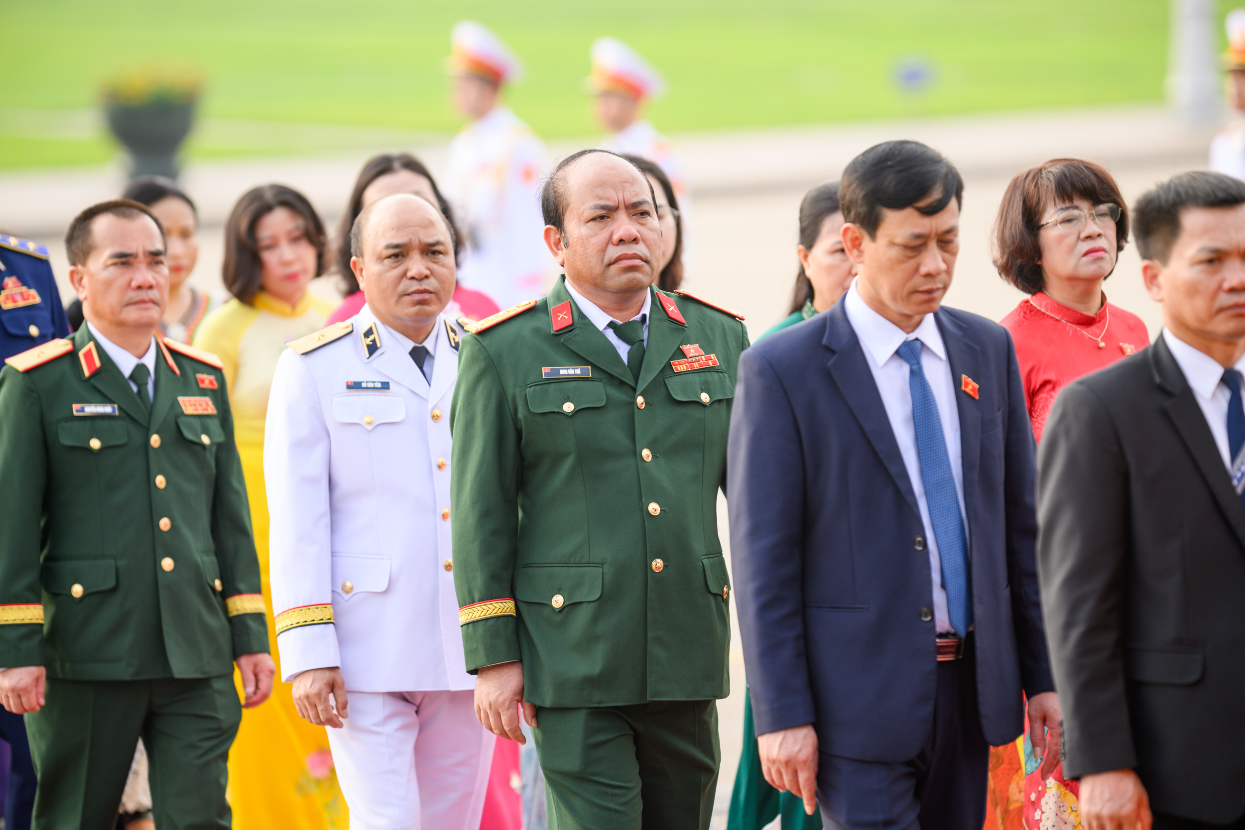 L&atilde;nh đạo Đảng, Nh&agrave; nước v&agrave; đại biểu Quốc hội v&agrave;o Lăng viếng Chủ tịch Hồ Ch&iacute; Minh- Ảnh 3.