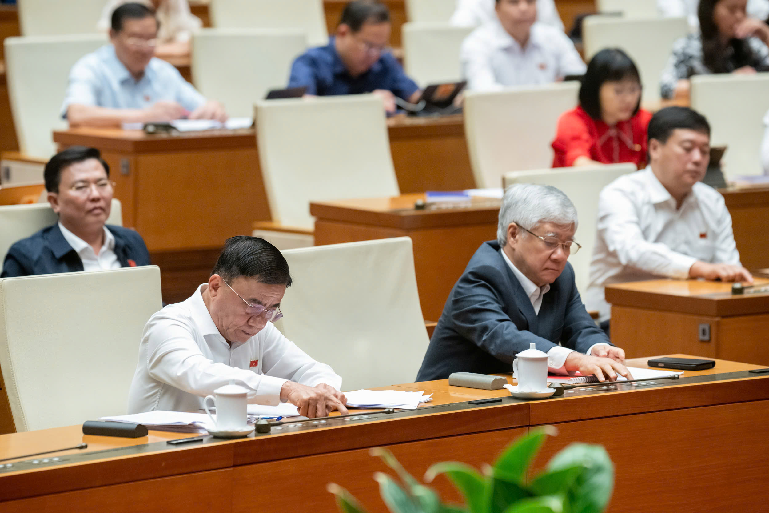 Quốc hội th&ocirc;ng qua nghị quyết về sửa đổi, bổ sung Hiến ph&aacute;p 2013- Ảnh 1.