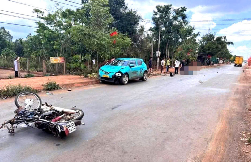 Tại hiện trường, hai phương tiện bị hư hỏng.
