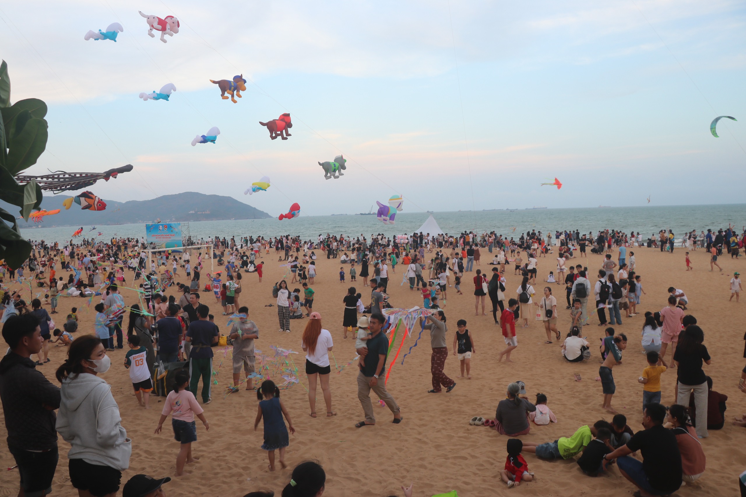 B&igrave;nh Định: Du kh&aacute;ch tăng, tai nạn giao th&ocirc;ng giảm trong dịp nghỉ lễ 30/4 - 1/5- Ảnh 1.