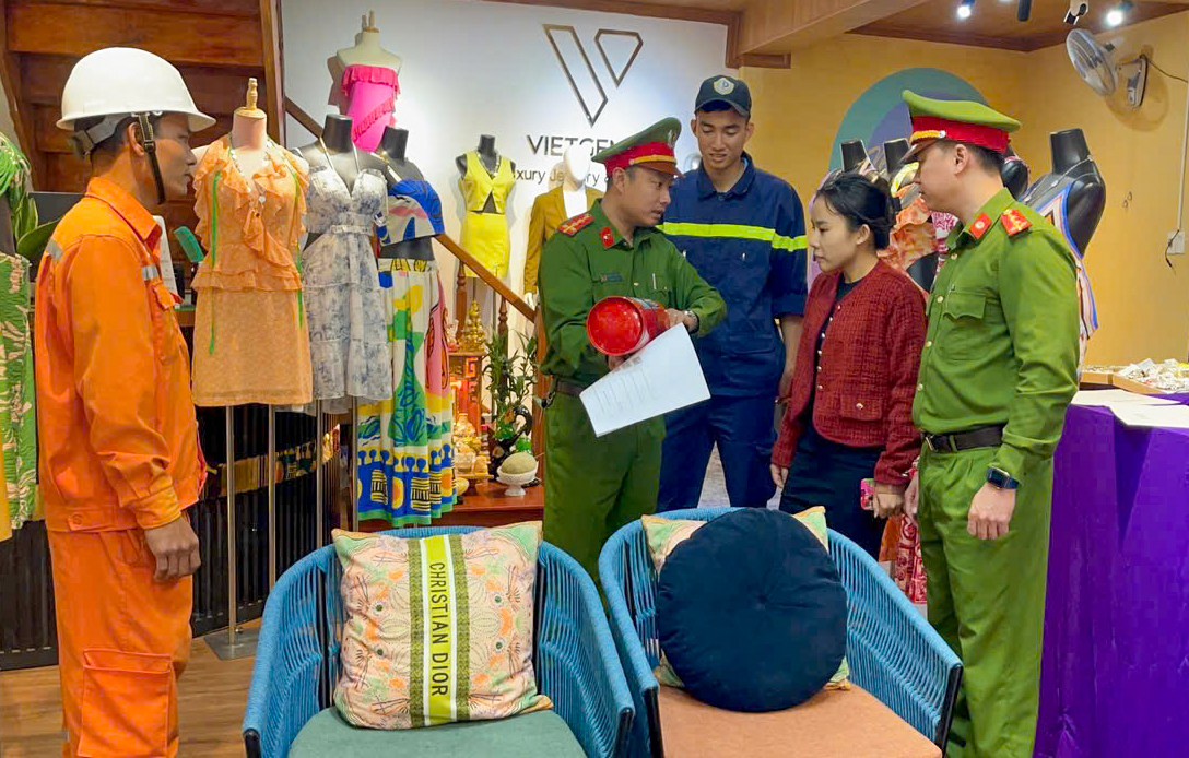 Công an Quảng Nam sẽ lập 25 tổ rà soát, phân loại cơ sở không đảm bảo phòng cháy chữa cháy- Ảnh 2. Công an Quảng Nam sẽ lập 25 tổ rà soát, phân loại cơ sở không đảm bảo phòng cháy chữa cháy- Ảnh 2.