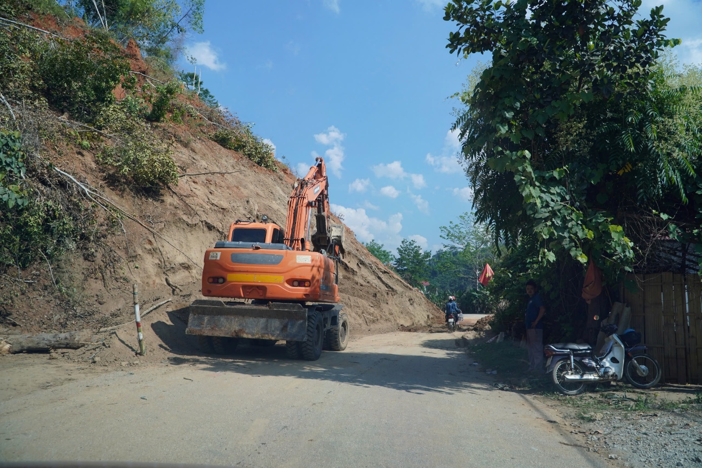 Th&ocirc;ng xe tạm tuyến đường nối TP Bắc Kạn - Ba Bể sau sạt lở nghi&ecirc;m trọng- Ảnh 2.