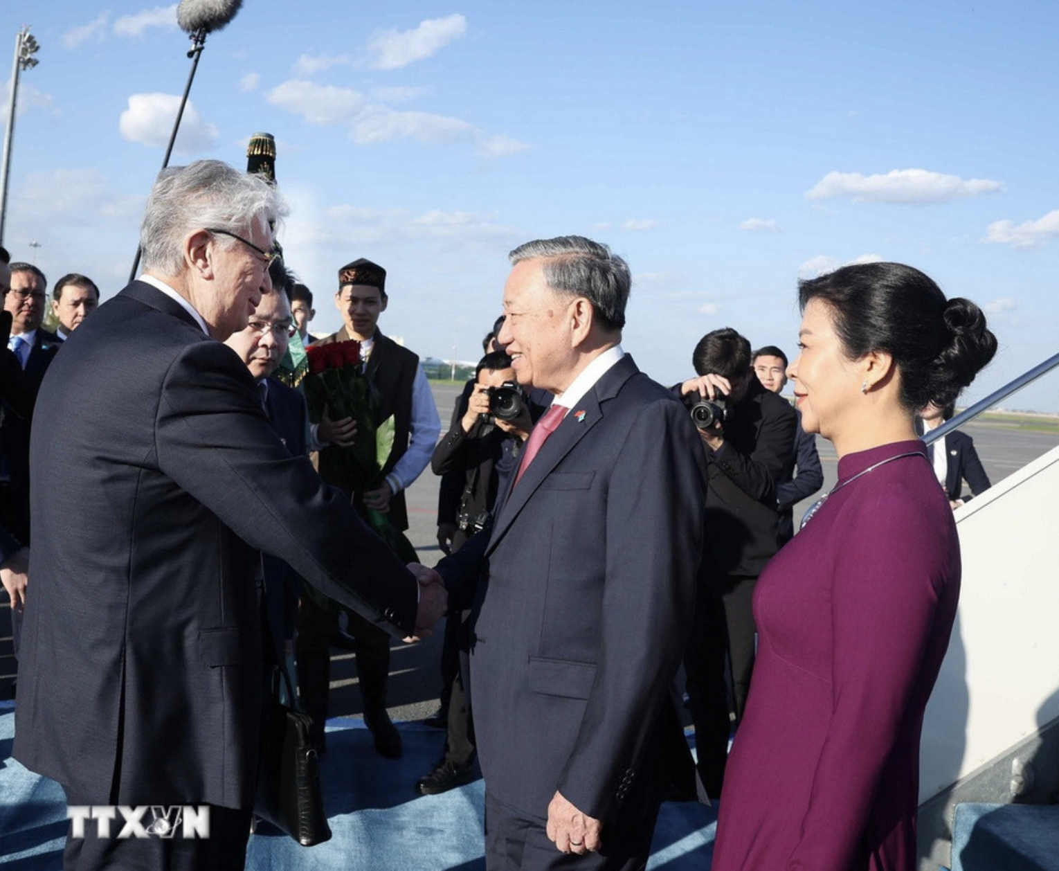 Tổng B&iacute; thư T&ocirc; L&acirc;m v&agrave; Phu nh&acirc;n bắt đầu thăm cấp Nh&agrave; nước Cộng h&ograve;a Kazakhstan- Ảnh 3.