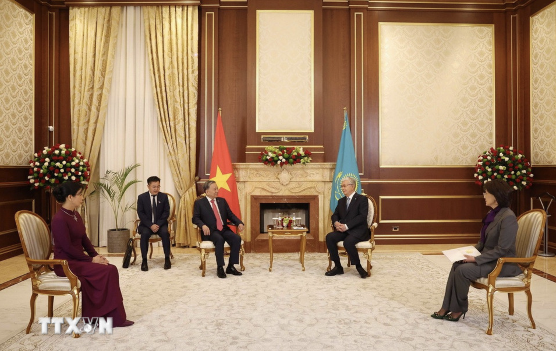 Tổng B&iacute; thư T&ocirc; L&acirc;m v&agrave; Phu nh&acirc;n bắt đầu thăm cấp Nh&agrave; nước Cộng h&ograve;a Kazakhstan- Ảnh 7.
