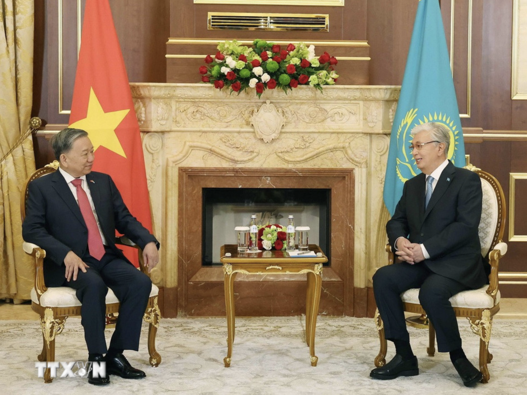 Tổng B&iacute; thư T&ocirc; L&acirc;m v&agrave; Phu nh&acirc;n bắt đầu thăm cấp Nh&agrave; nước Cộng h&ograve;a Kazakhstan- Ảnh 8.