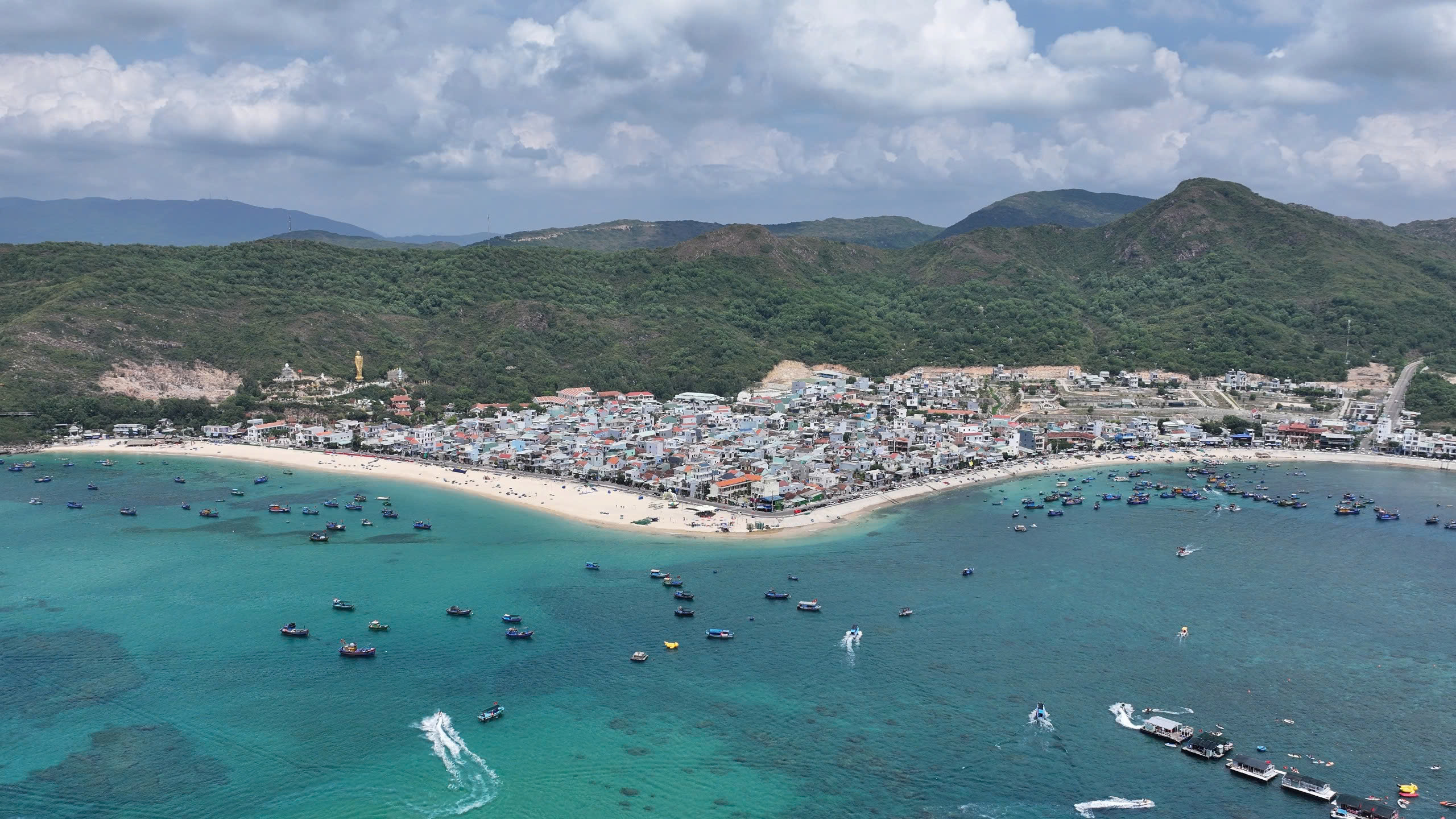 B&igrave;nh Định: Du kh&aacute;ch tăng, tai nạn giao th&ocirc;ng giảm trong dịp nghỉ lễ 30/4 - 1/5- Ảnh 3.