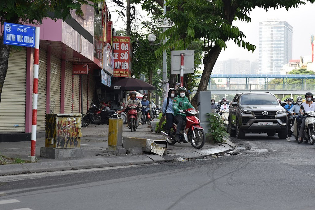 H&agrave;ng loạt xe m&aacute;y đi ngược chiều, leo vỉa h&egrave; bị CSGT ghi h&igrave;nh phạt nguội- Ảnh 9.