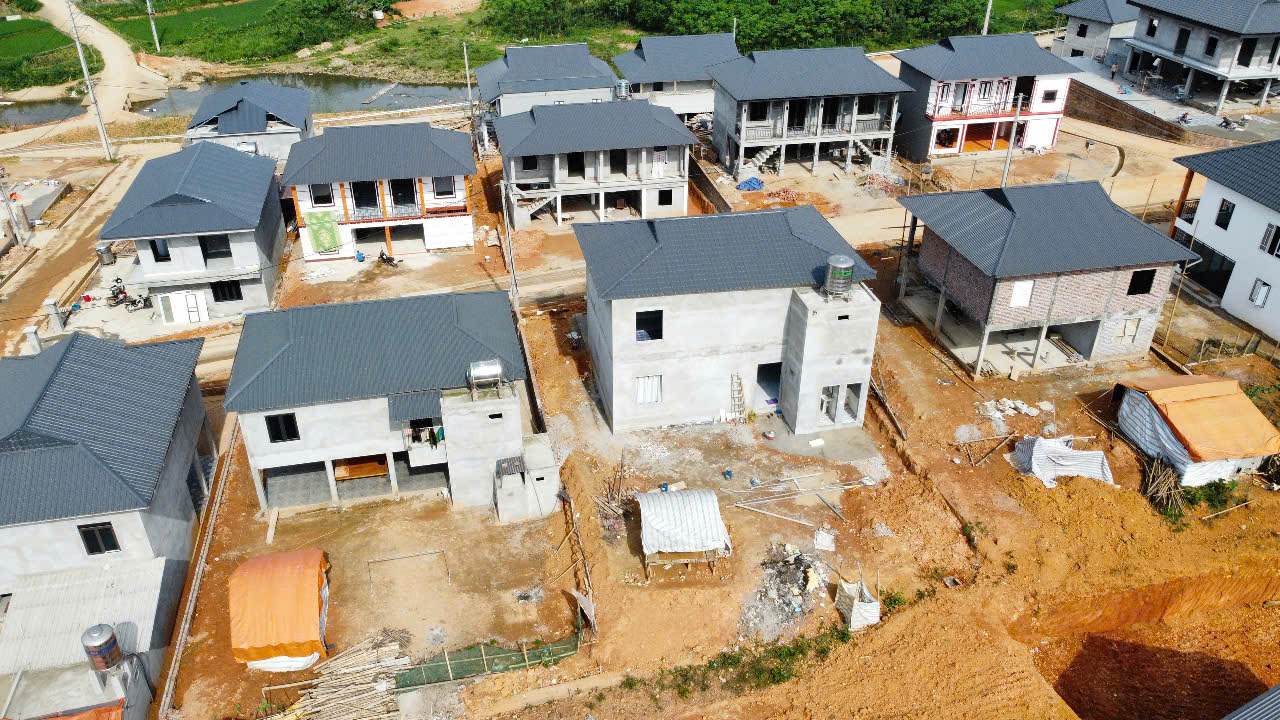 Ph&uacute; Thọ: Bất ngờ với khu t&aacute;i định cư đẹp như nh&agrave; ở liền kề giữa v&ugrave;ng đồi n&uacute;i- Ảnh 4.