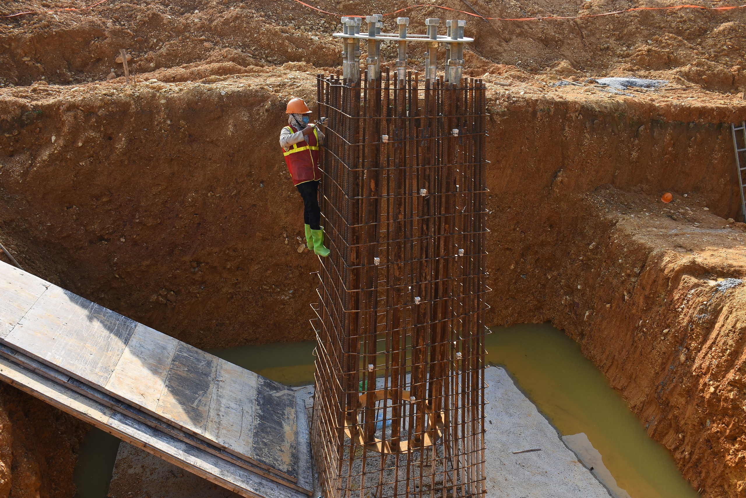 Những b&ocirc;ng hồng sạm nắng tr&ecirc;n c&ocirc;ng trường thi c&ocirc;ng đường d&acirc;y 500kV L&agrave;o Cai - Vĩnh Y&ecirc;n- Ảnh 14.