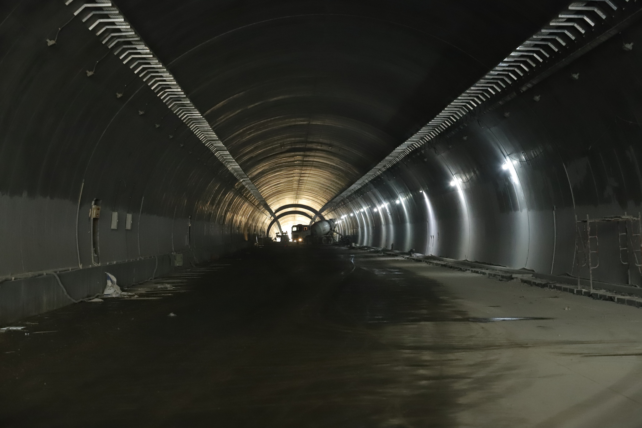 Vượt nắng nóng, đưa cao tốc Vũng Áng - Bùng cán đích cuối tháng 6- Ảnh 2. Vượt nắng nóng, đưa cao tốc Vũng Áng - Bùng cán đích cuối tháng 6- Ảnh 2.