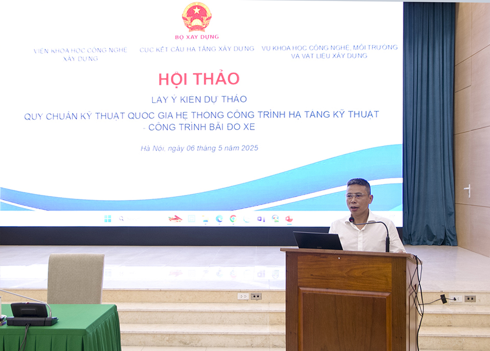 &Ocirc;ng Tạ Quang Vinh, Cục trưởng Cục Kết cấu hạ tầng x&acirc;y dựng (Bộ X&acirc;y dựng) ph&aacute;t biểu khai mạc Hội thảo.