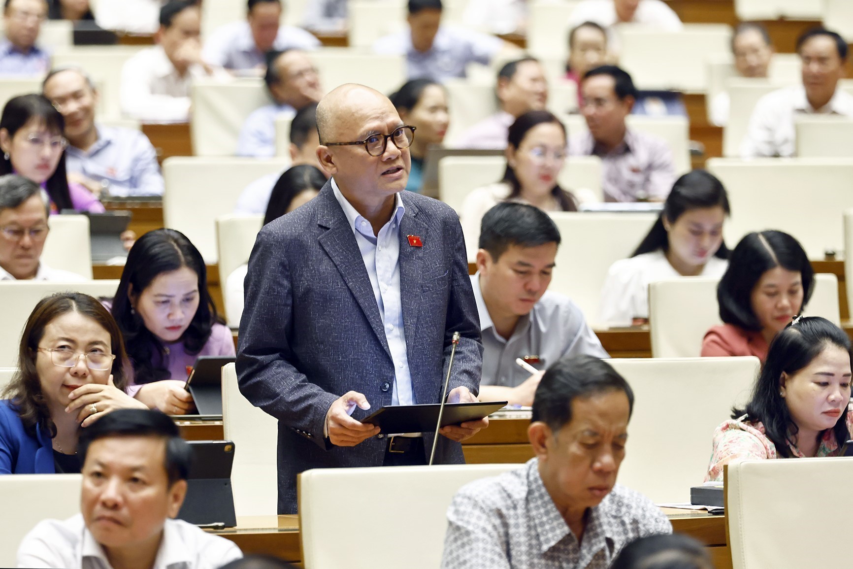 Khi bớt lo cơm &aacute;o gạo tiền, nh&agrave; gi&aacute;o mới to&agrave;n t&acirc;m to&agrave;n &yacute; với việc trồng người- Ảnh 1.