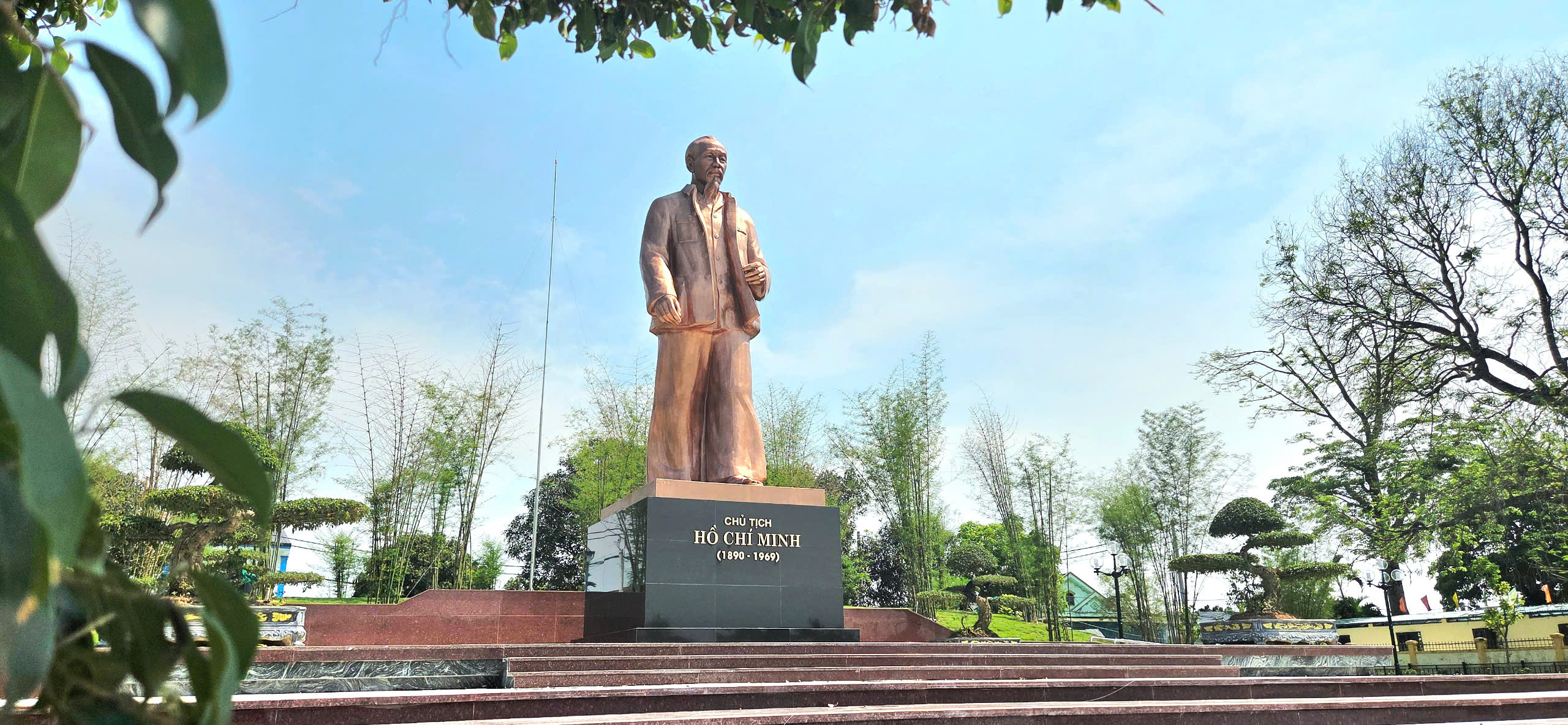 Kh&aacute;nh th&agrave;nh tượng đ&agrave;i &ldquo;B&aacute;c Hồ về thăm qu&ecirc;&rdquo; v&agrave;o dịp Lễ hội L&agrave;ng Sen- Ảnh 6.