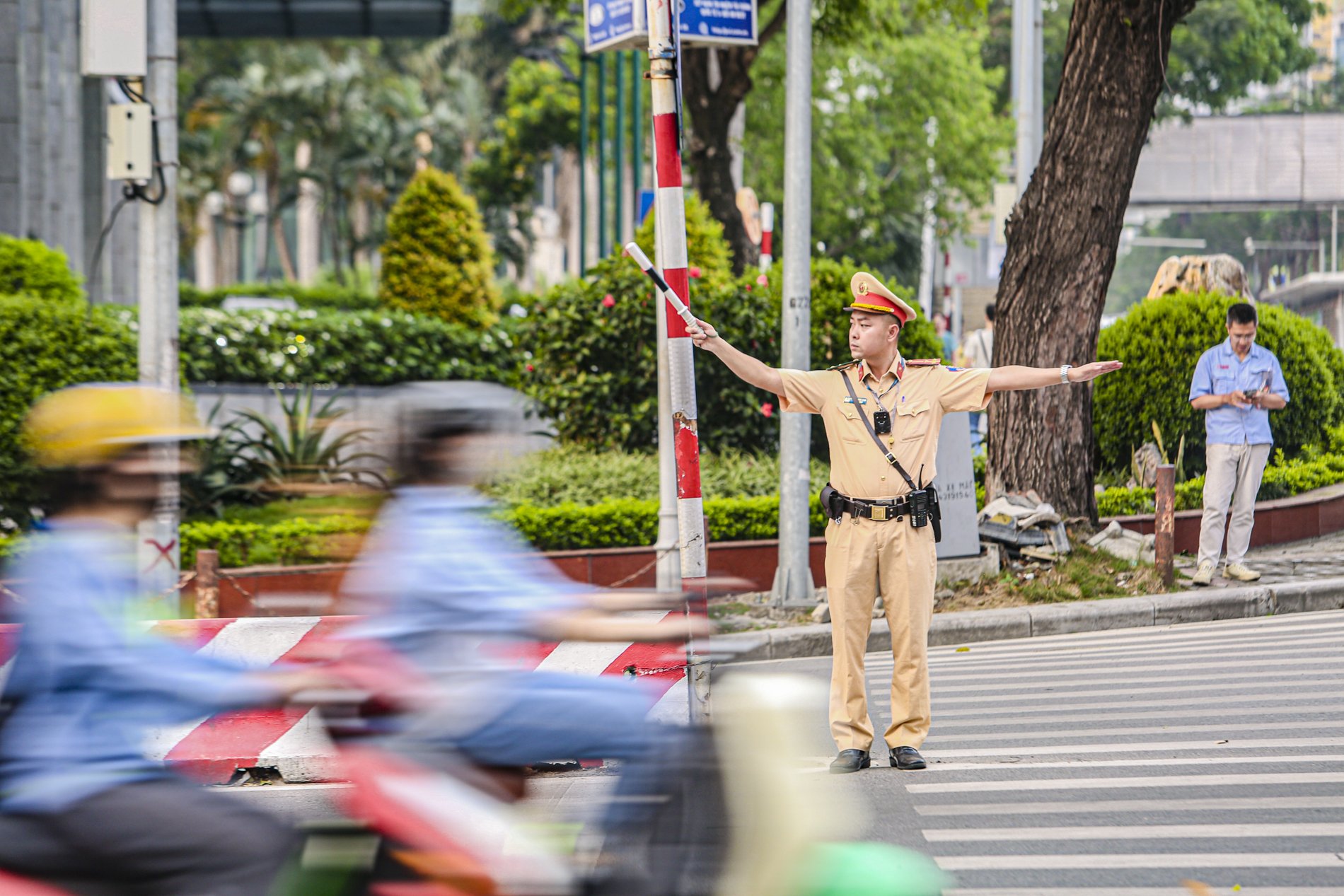 H&agrave;ng loạt xe m&aacute;y đi ngược chiều, leo vỉa h&egrave; bị CSGT ghi h&igrave;nh phạt nguội- Ảnh 13.