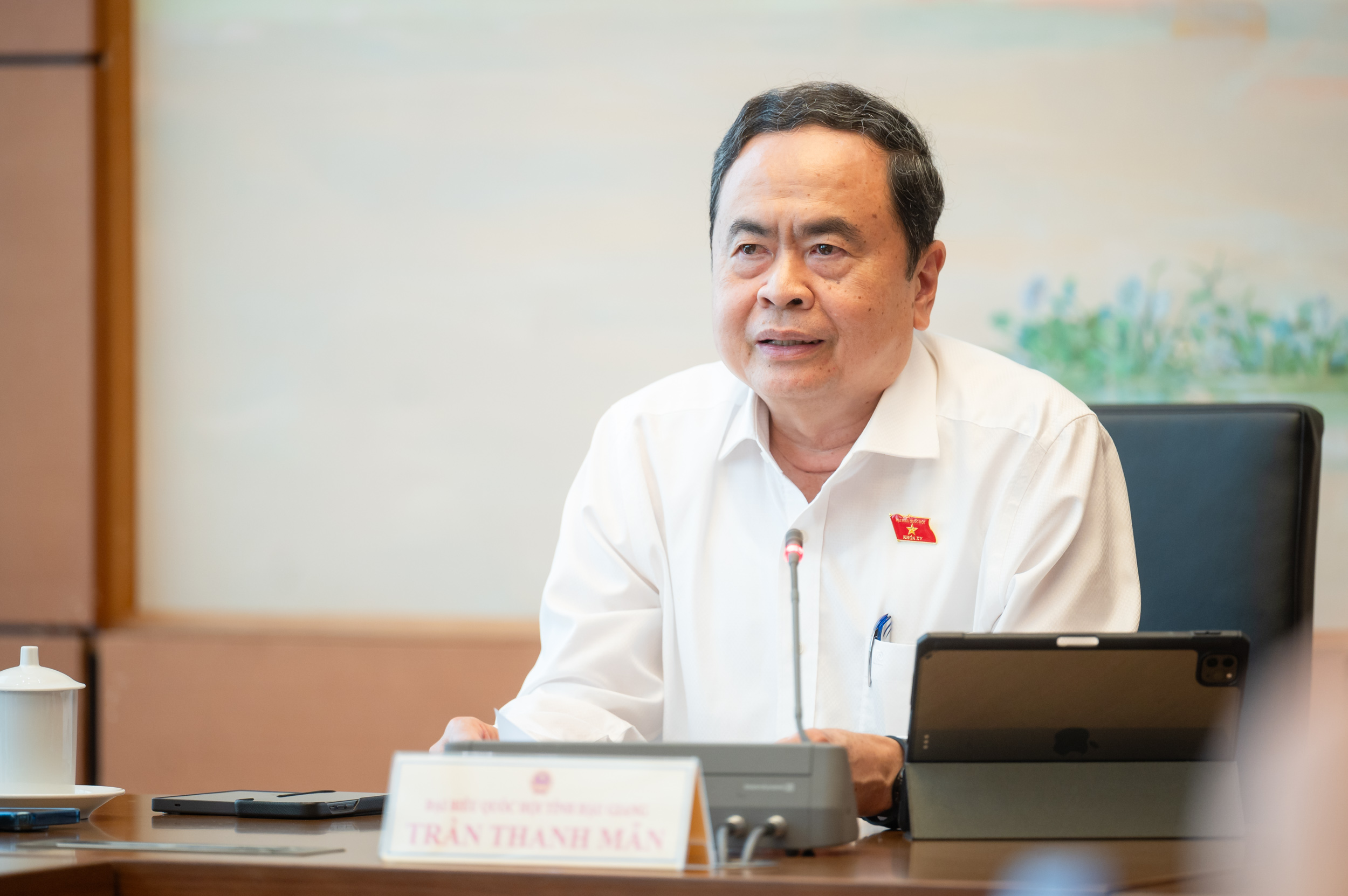 Chủ tịch Quốc hội: Đẩy mạnh giao quyền, kh&ocirc;ng ngồi  ph&ograve;ng lạnh duyệt dự &aacute;n- Ảnh 1.