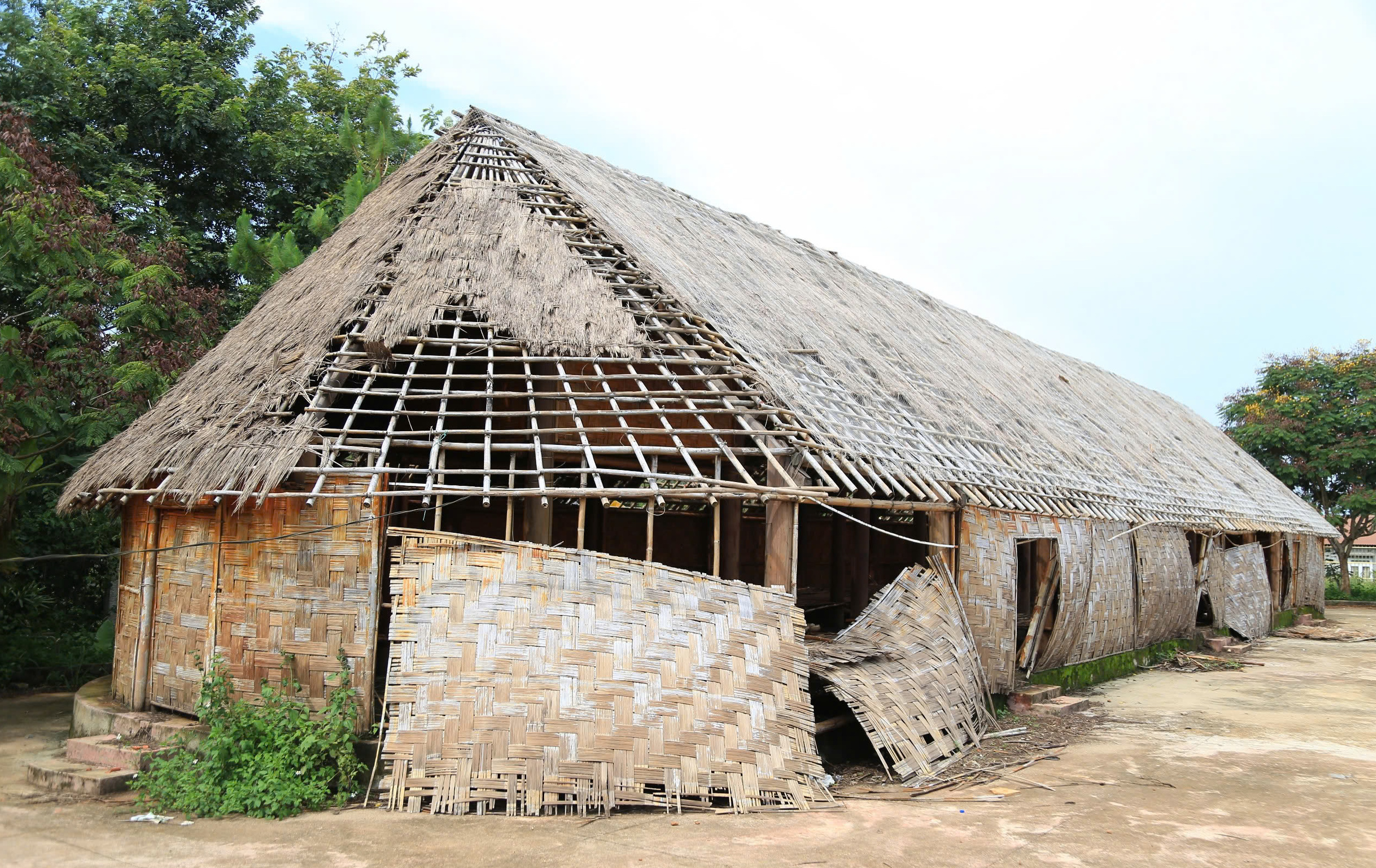 Đắk N&ocirc;ng: C&ocirc;ng tr&igrave;nh nh&agrave; văn h&oacute;a hơn 3 tỷ đồng đổ sập- Ảnh 7.