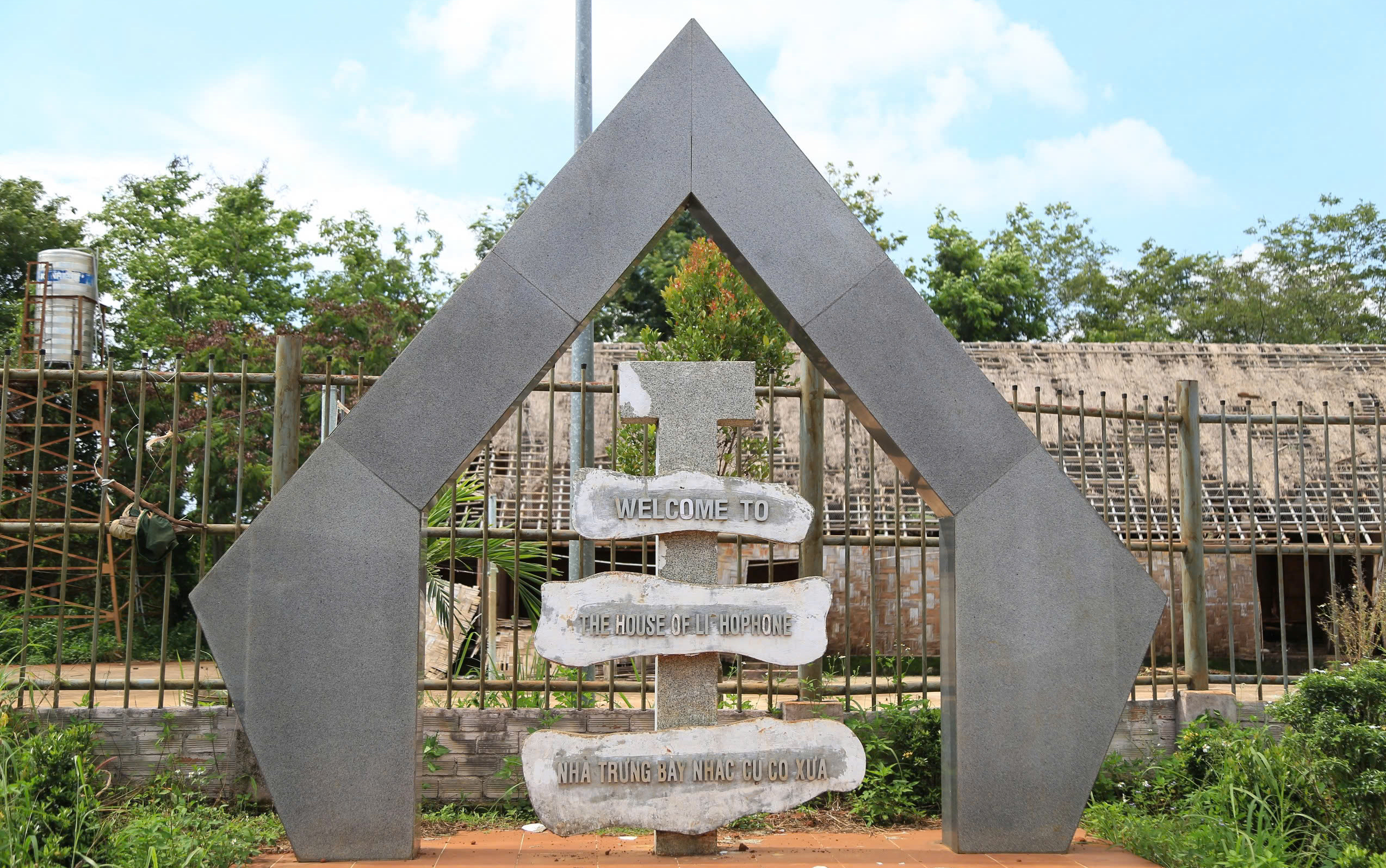 Đắk N&ocirc;ng: C&ocirc;ng tr&igrave;nh nh&agrave; văn h&oacute;a hơn 3 tỷ đồng đổ sập- Ảnh 4.