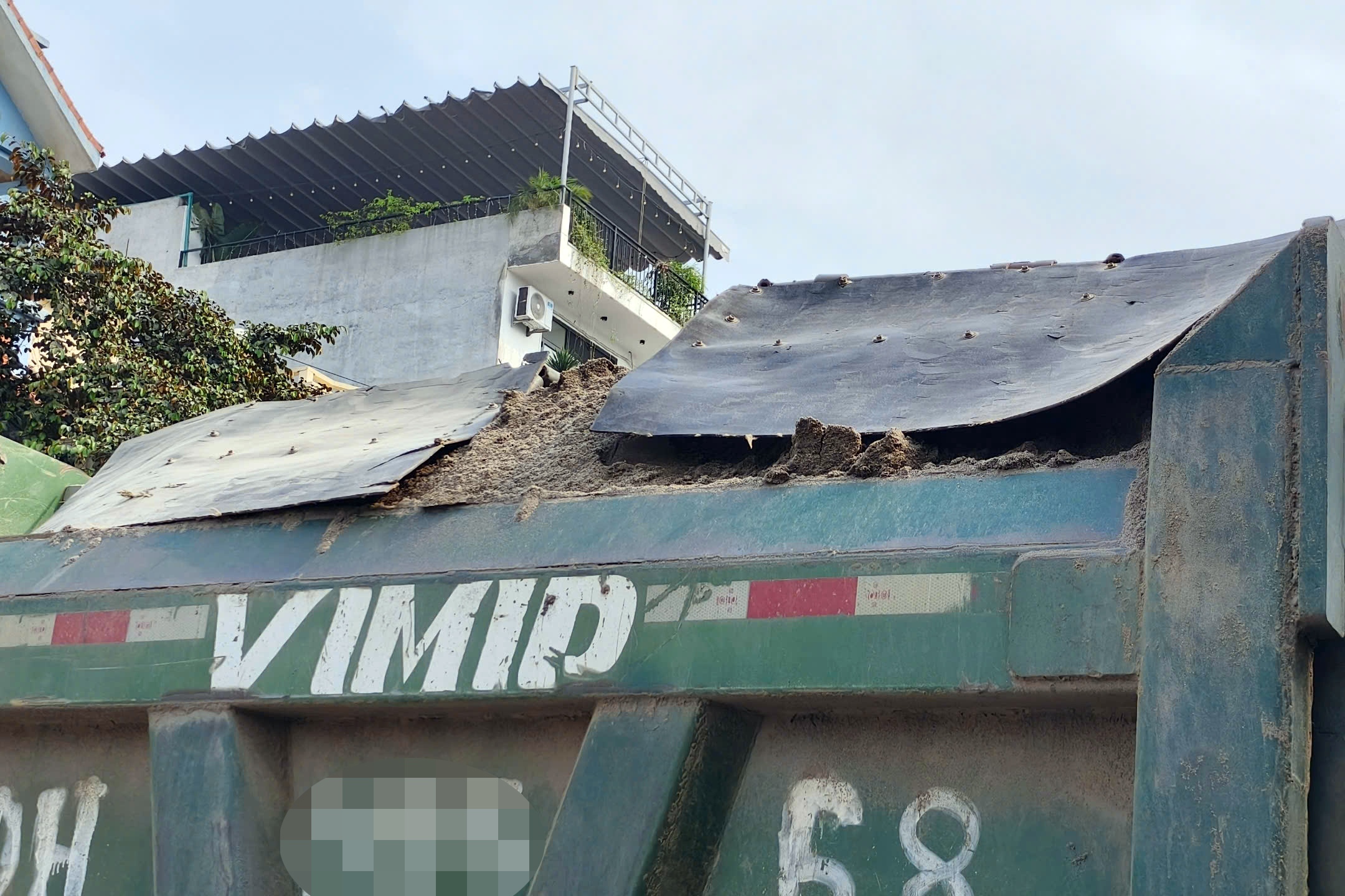 H&agrave; Nội: CSGT lập chốt khung giờ "hiểm", phạt h&agrave;ng loạt xe "hổ vồ" chở qu&aacute; tải- Ảnh 9.